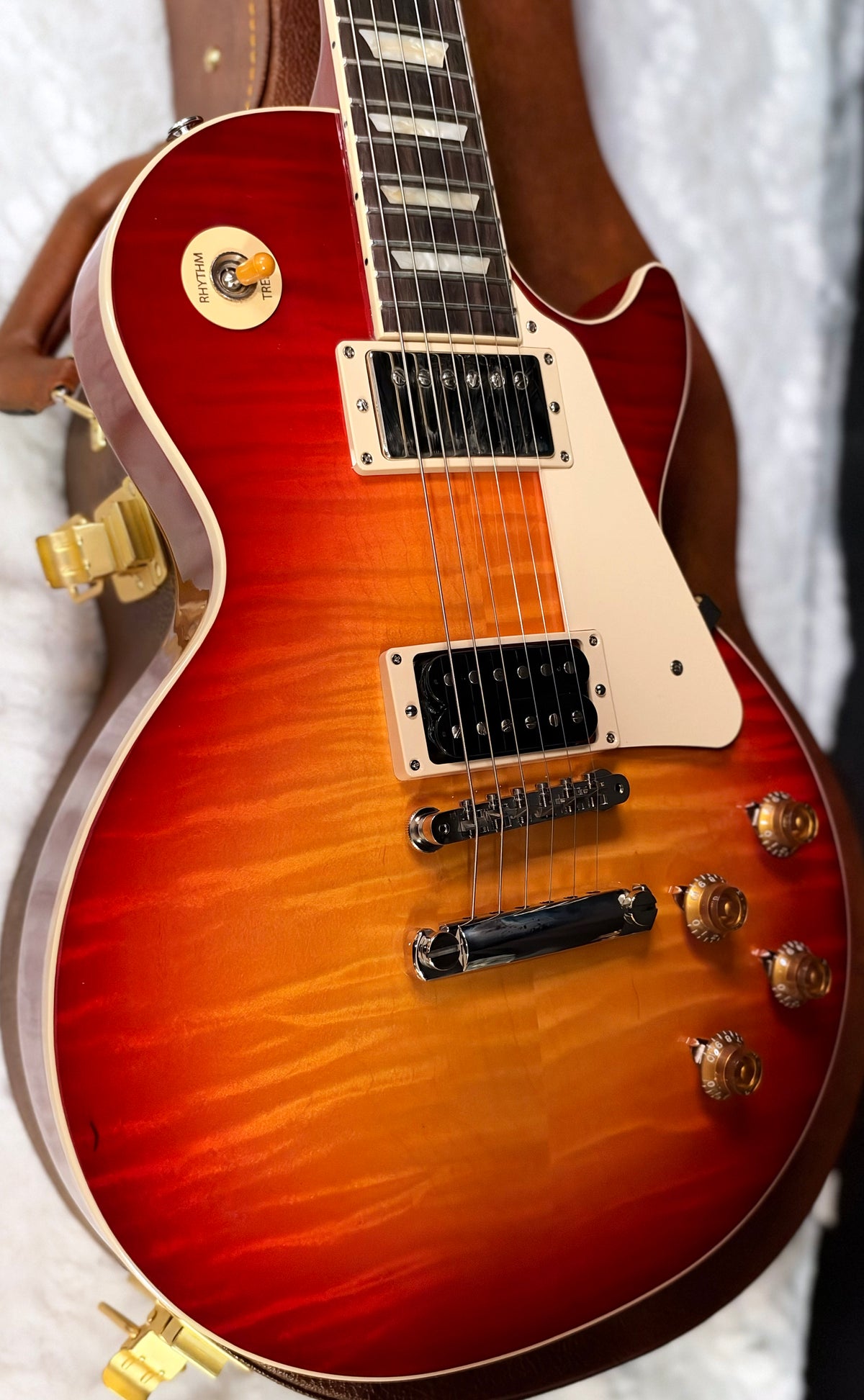 NEW ! Gibson Les Paul Standard '50s - AAA Flame - Factory Sunburst (custom shop finish) - Bizarre Guitar Limited Edition - 9 lbs - Authorized Dealer - G07933
