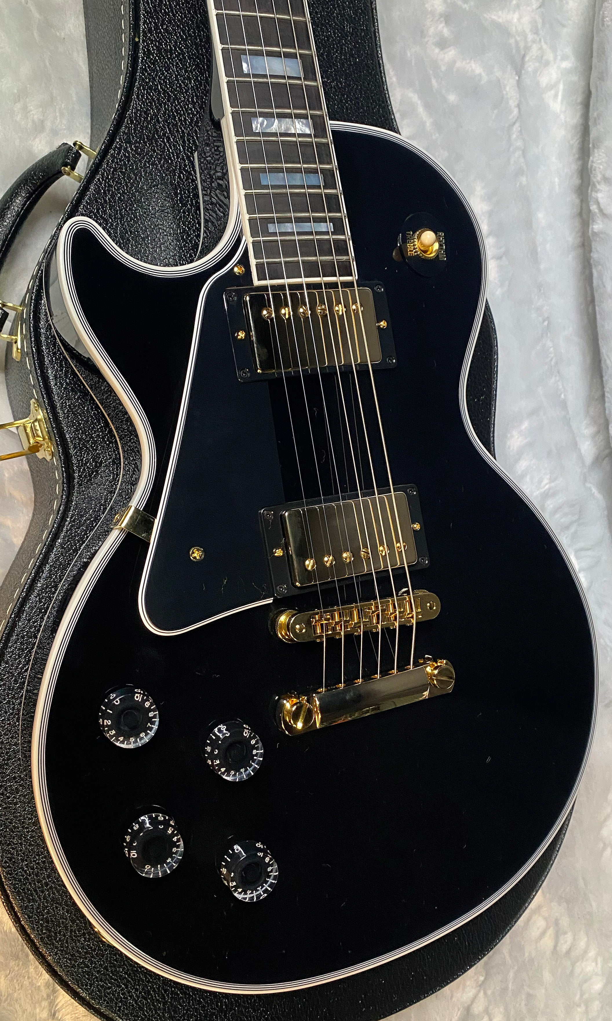 NEW! Gibson Custom Shop Les Paul Custom - Left Handed - Authorized Dealer - 9.95lbs - G05810