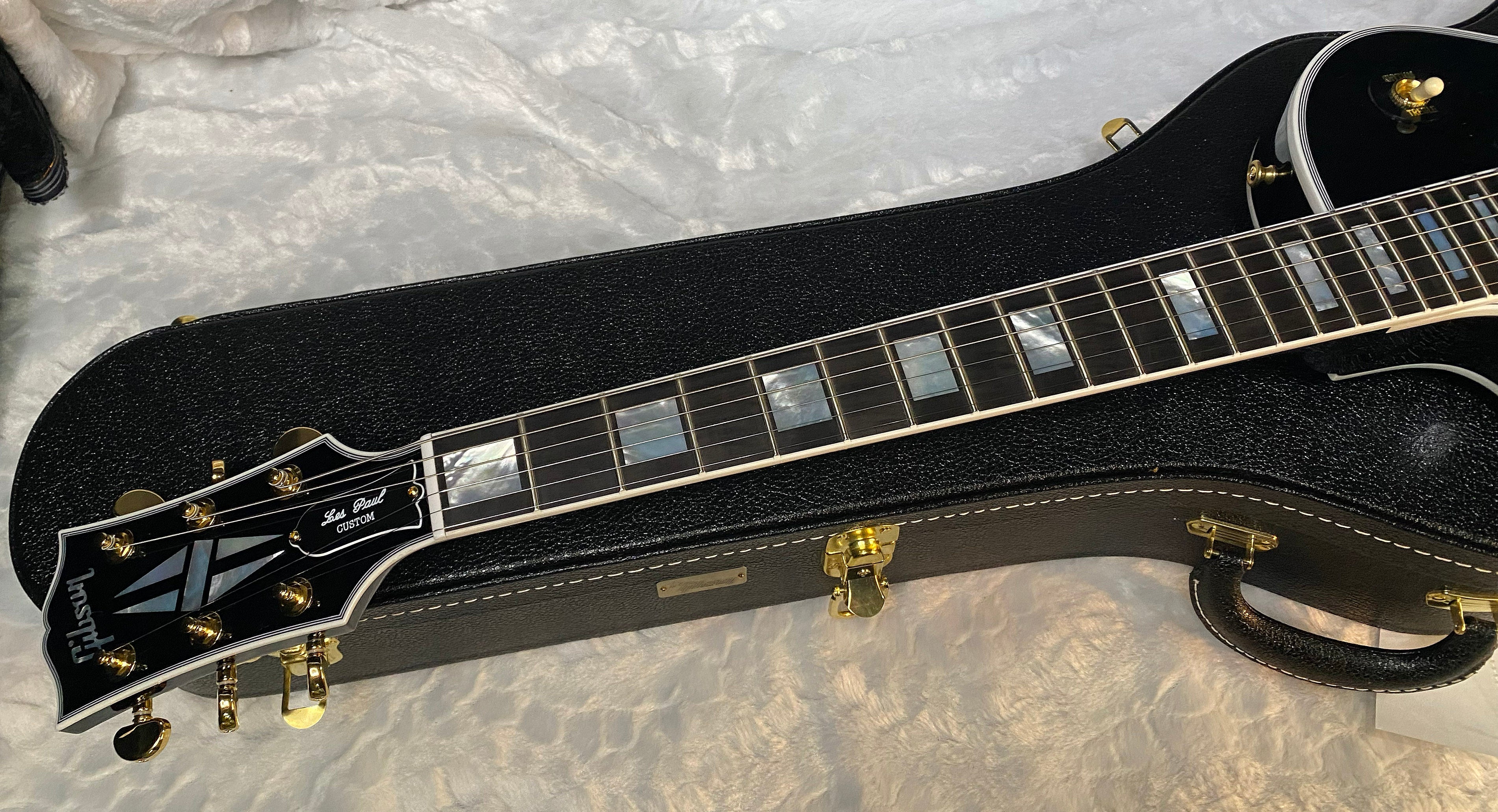 NEW! Gibson Custom Shop Les Paul Custom - Left Handed - Authorized Dealer - 9.95lbs - G05810
