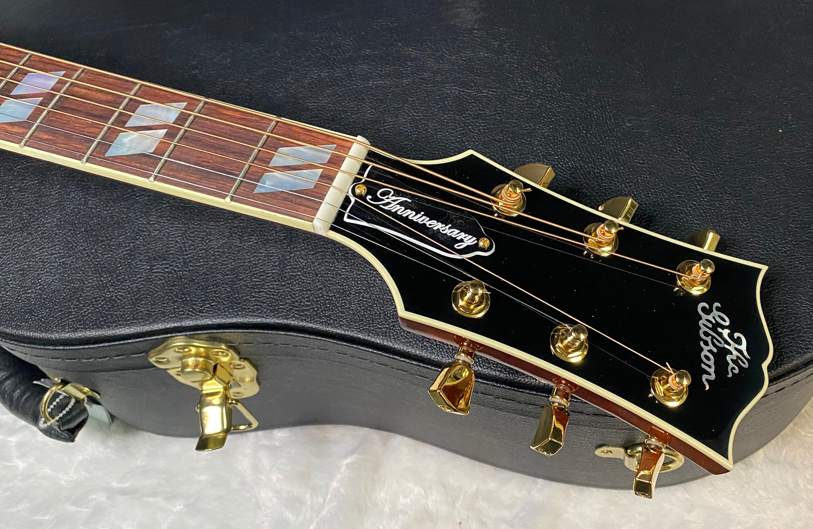 NEW! Gibson Custom Shop Dove Anniversary Limited Edition Acoustic-Electric - Cremona Burst - 5.3lbs - Authorized Dealer - G07201
