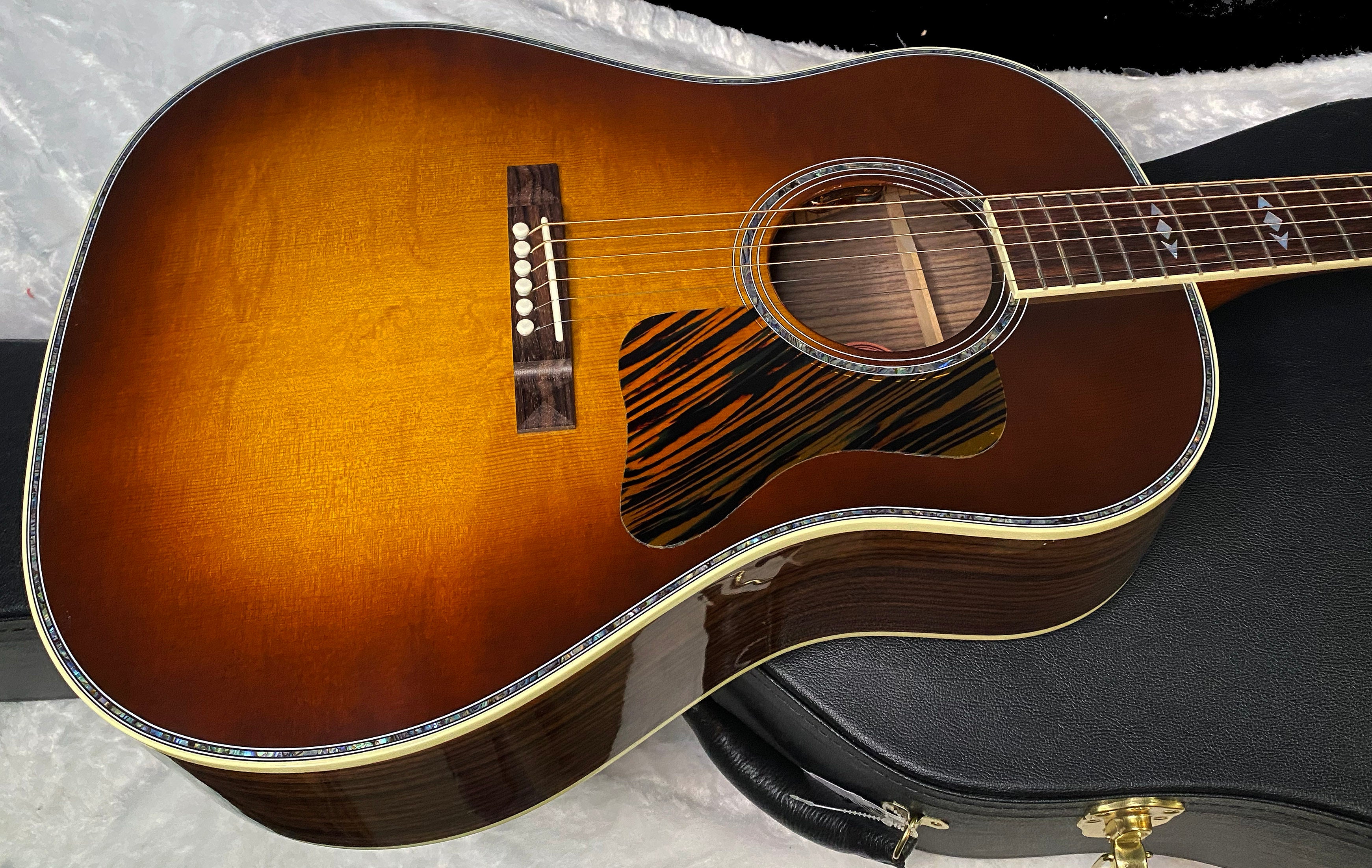 NEW! Gibson Custom Shop Advanced Jumbo Anniversary Limited Edition Acoustic-Electric Guitar - Cremona Burst - 4.45llbs - G07198