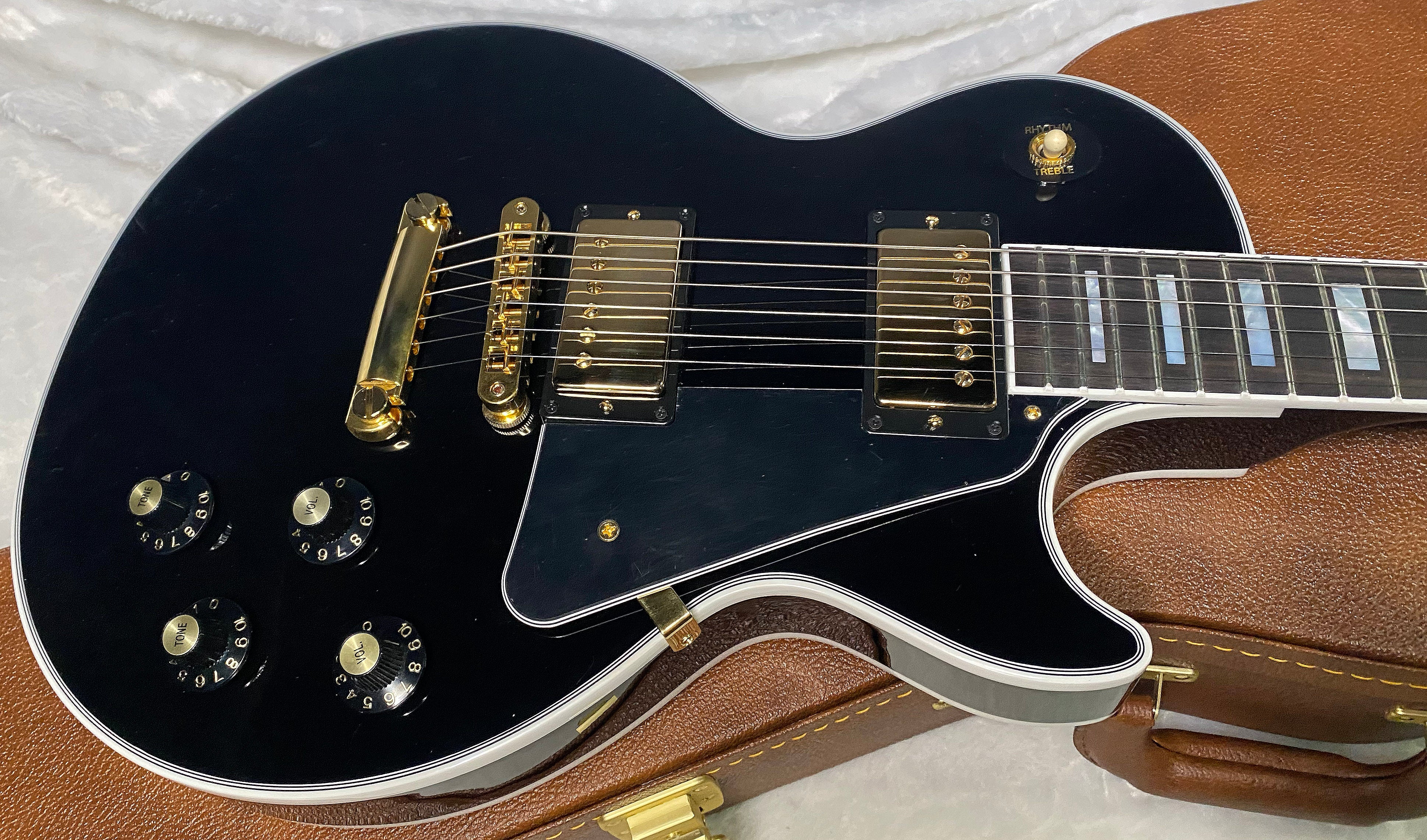 NEW! Gibson USA Les Paul Custom 70s - Ebony Finish - 9.9lbs - Authorized Dealer - G06600