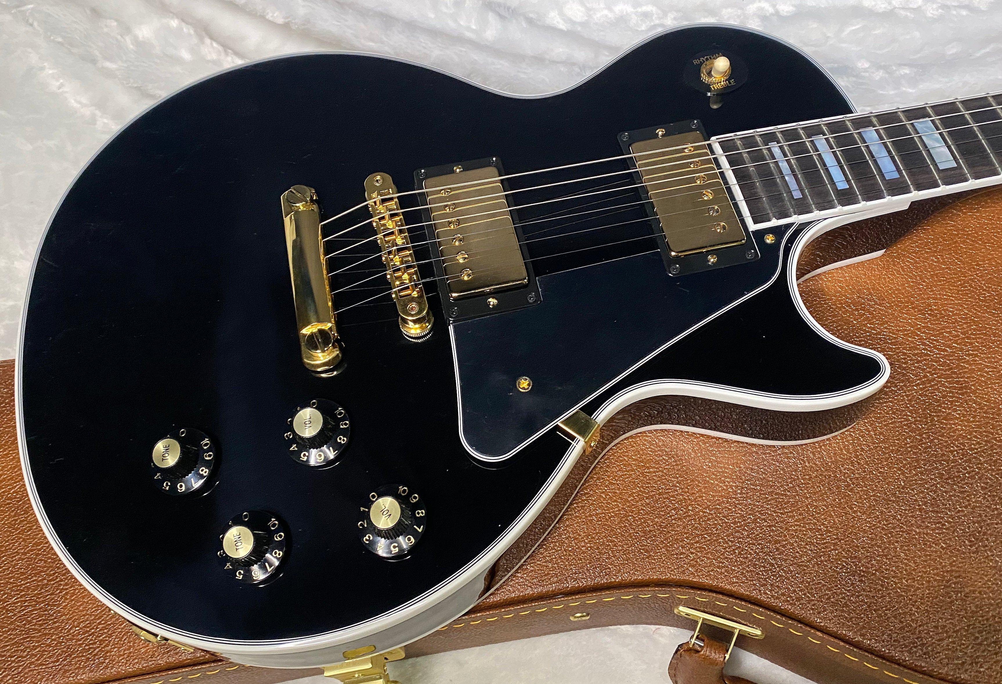 NEW! Gibson USA Les Paul Custom 70s - Ebony Finish - 9.9lbs - Authorized Dealer - G06600