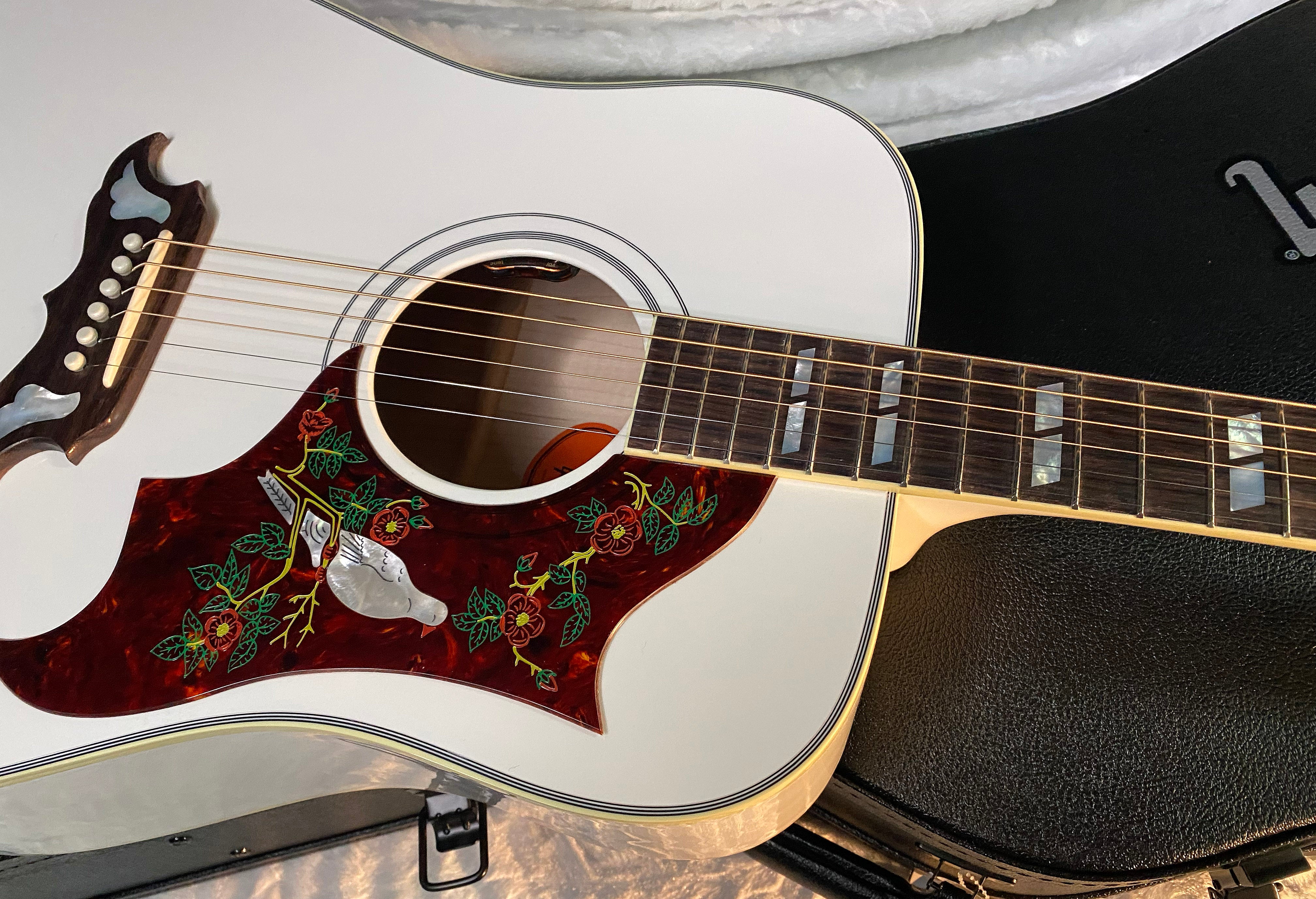 NEW! Gibson Acoustic Custom Shop Dove Acoustic-Electric Guitar - Alpine White - Authorized Dealer 5.2lbs - G06616