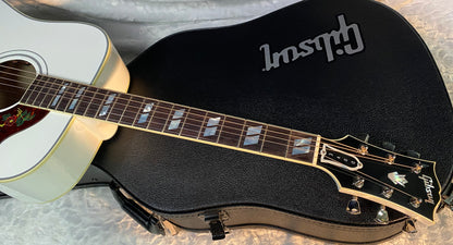 NEW! Gibson Acoustic Custom Shop Dove Acoustic-Electric Guitar - Alpine White - Authorized Dealer 5.2lbs - G06616