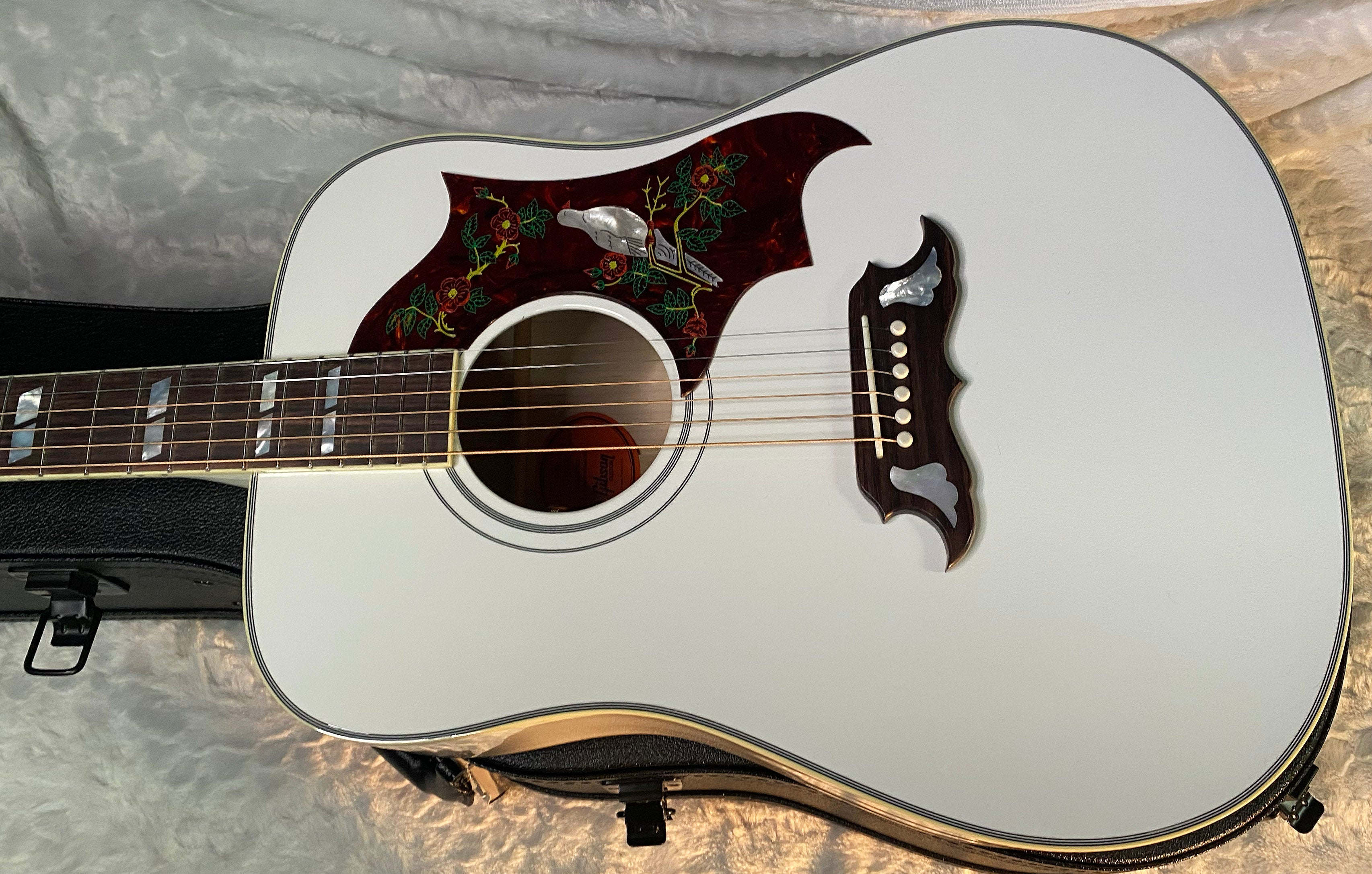 NEW! Gibson Acoustic Custom Shop Dove Acoustic-Electric Guitar - Alpine White - Authorized Dealer 5.2lbs - G06616