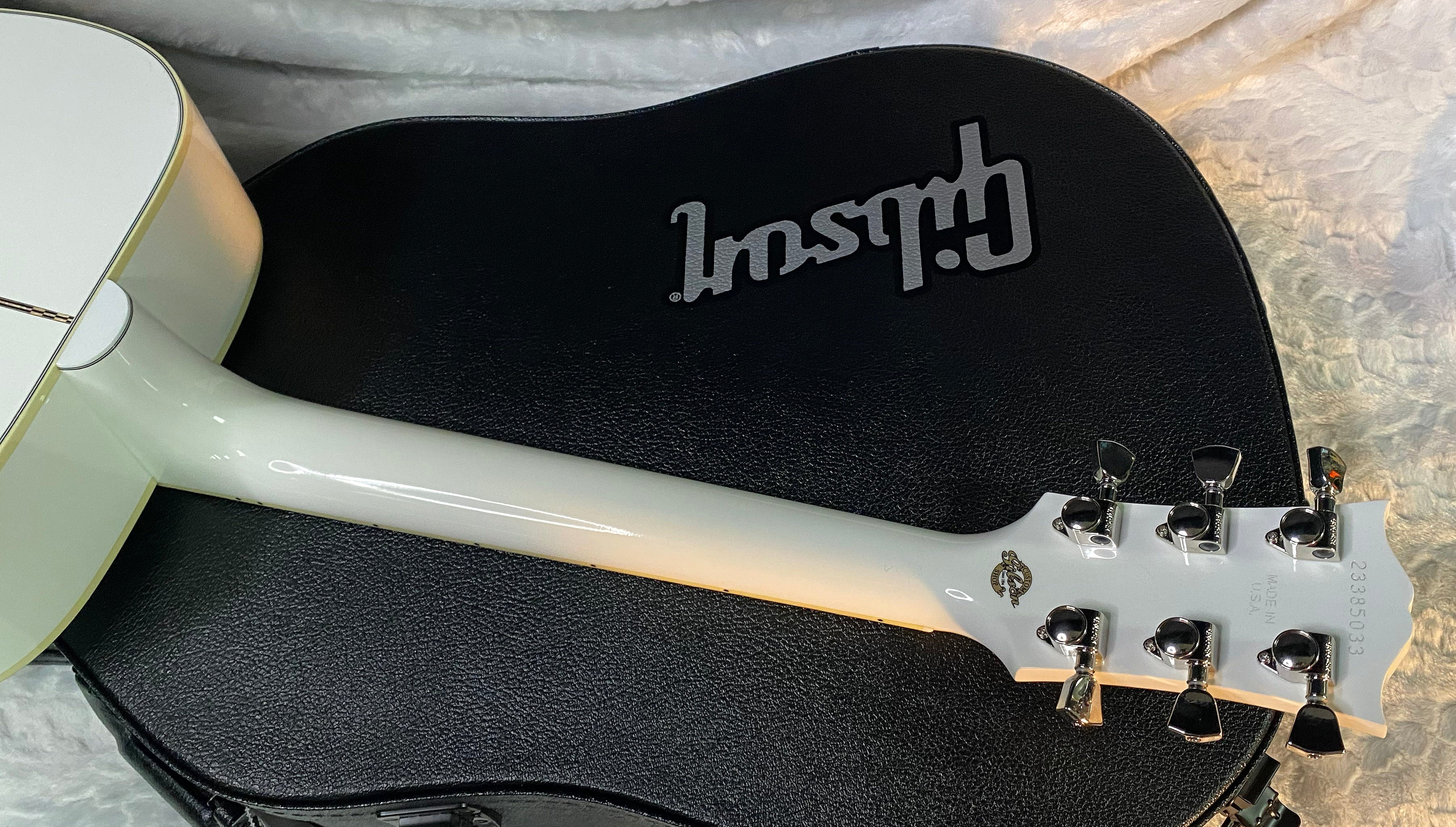 NEW! Gibson Acoustic Custom Shop Dove Acoustic-Electric Guitar - Alpine White - Authorized Dealer 5.2lbs - G06616