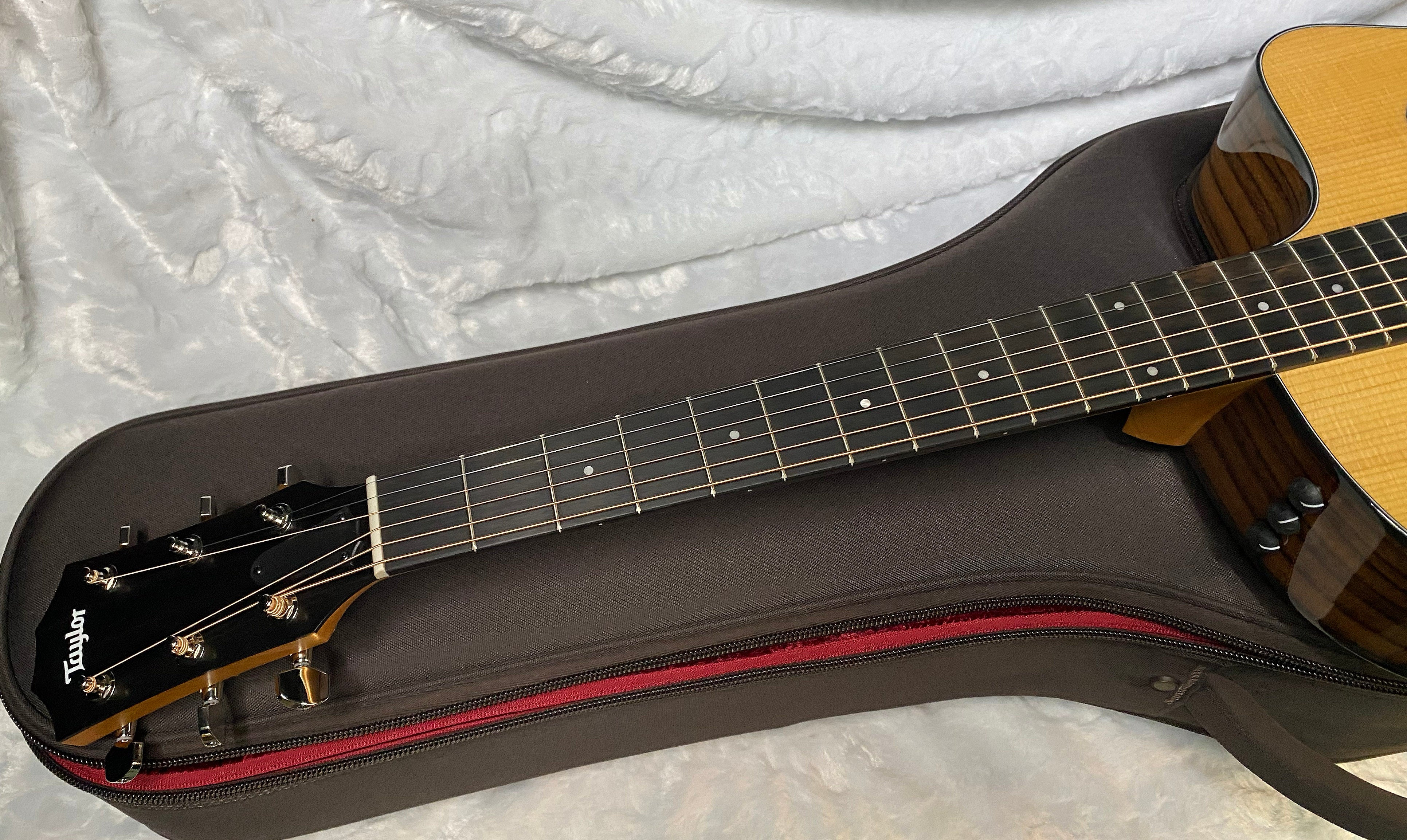 MINT Taylor 214ce Plus Grand Auditorium Acoustic-Electric Guitar Natural Finish - 4.8lbs - Authorized Dealer - G05806