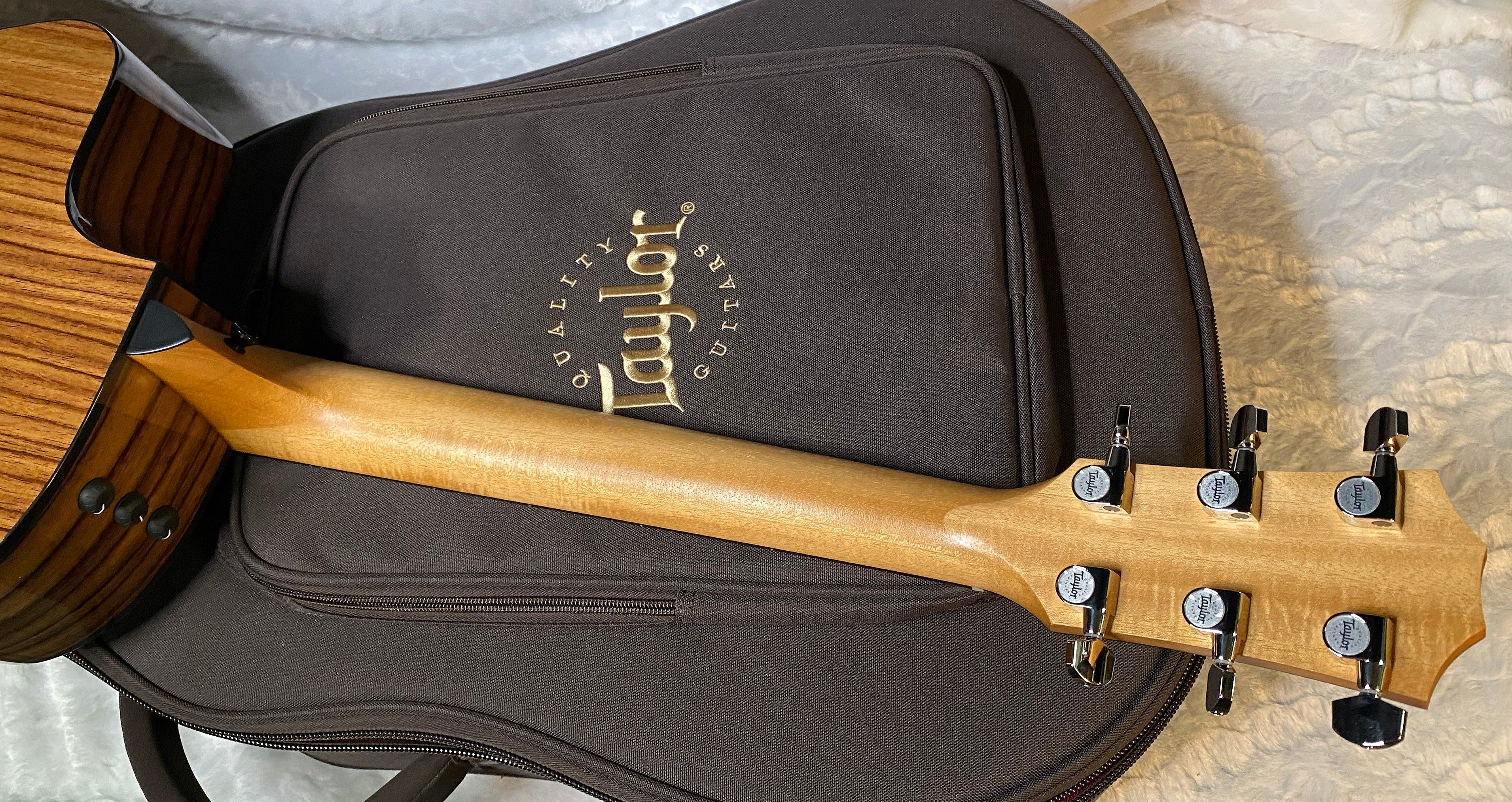 MINT Taylor 214ce Plus Grand Auditorium Acoustic-Electric Guitar Natural Finish - 4.8lbs - Authorized Dealer - G05806