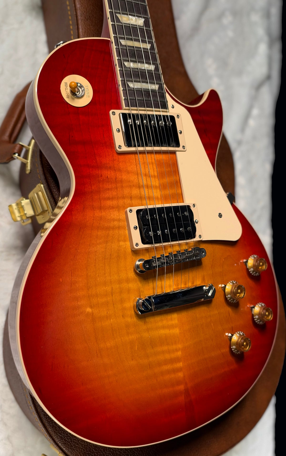 NEW ! Gibson Les Paul Standard '50s - AAA Flame - Factory Sunburst (custom shop finish) - Bizarre Guitar Limited Edition - Only 8.8 lbs - Authorized Dealer - G07946