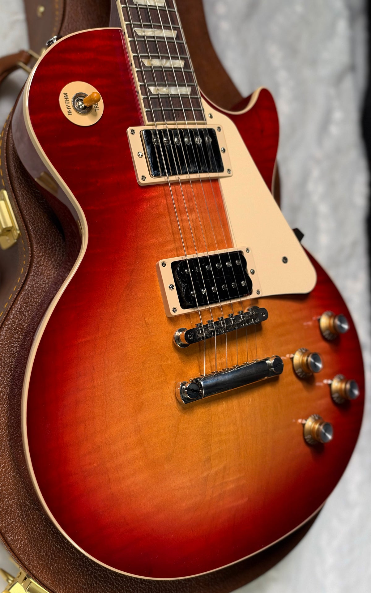 NEW ! Gibson Les Paul Standard '60s - AAA Flame - Factory Sunburst (custom shop finish) - Bizarre Guitar Limited Edition - Authorized Dealer - G07953