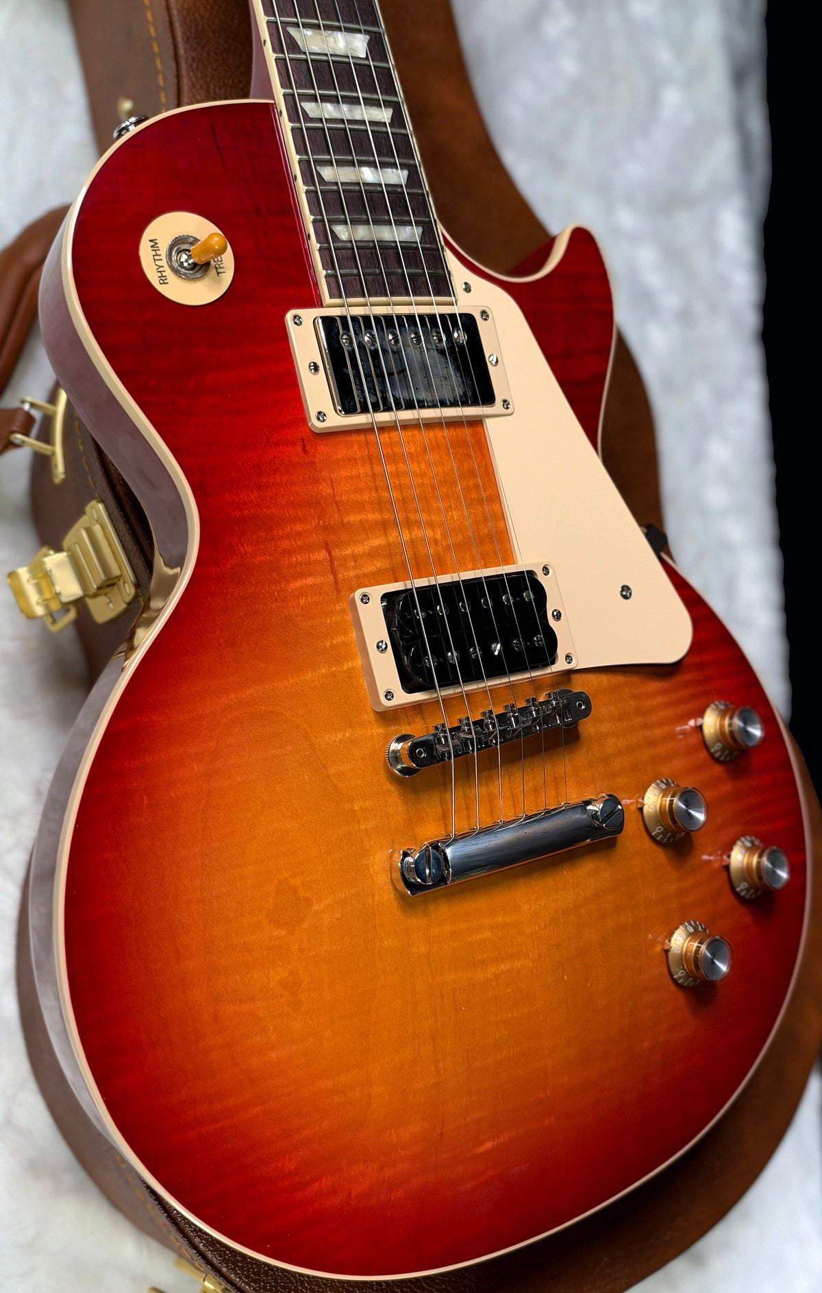 NEW ! Gibson Les Paul Standard '60s - AAA Flame - Factory Sunburst (custom shop finish) - Bizarre Guitar Limited Edition - Authorized Dealer - G07928