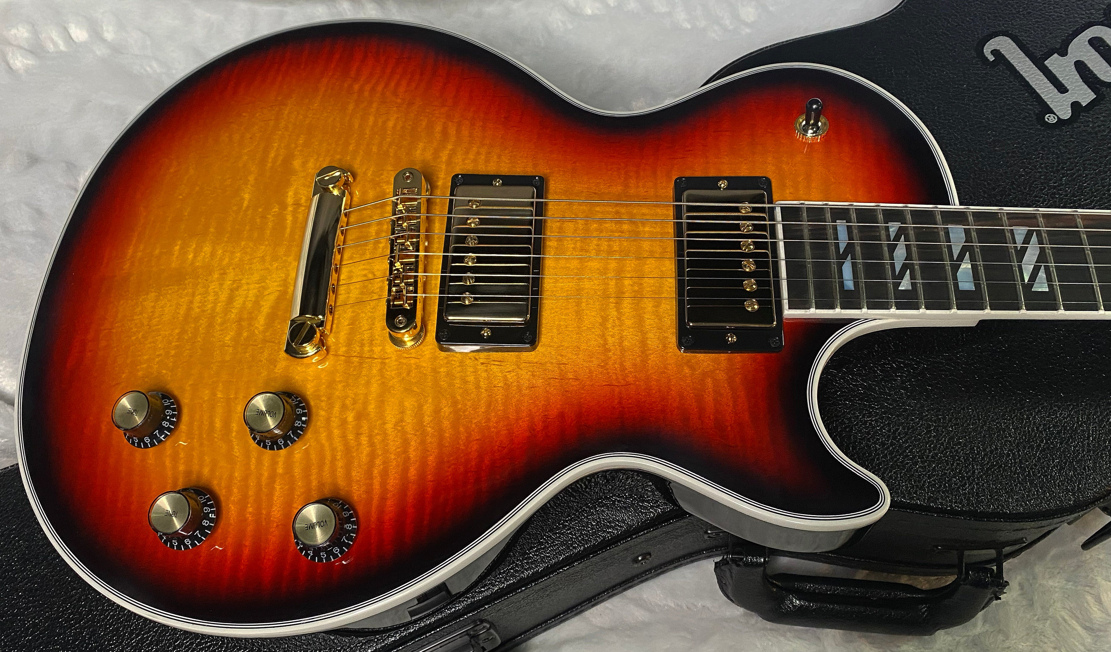 NEW ! Gibson Les Paul Supreme - Fireburst - Authorized Dealer - 8.1 lbs - G06627