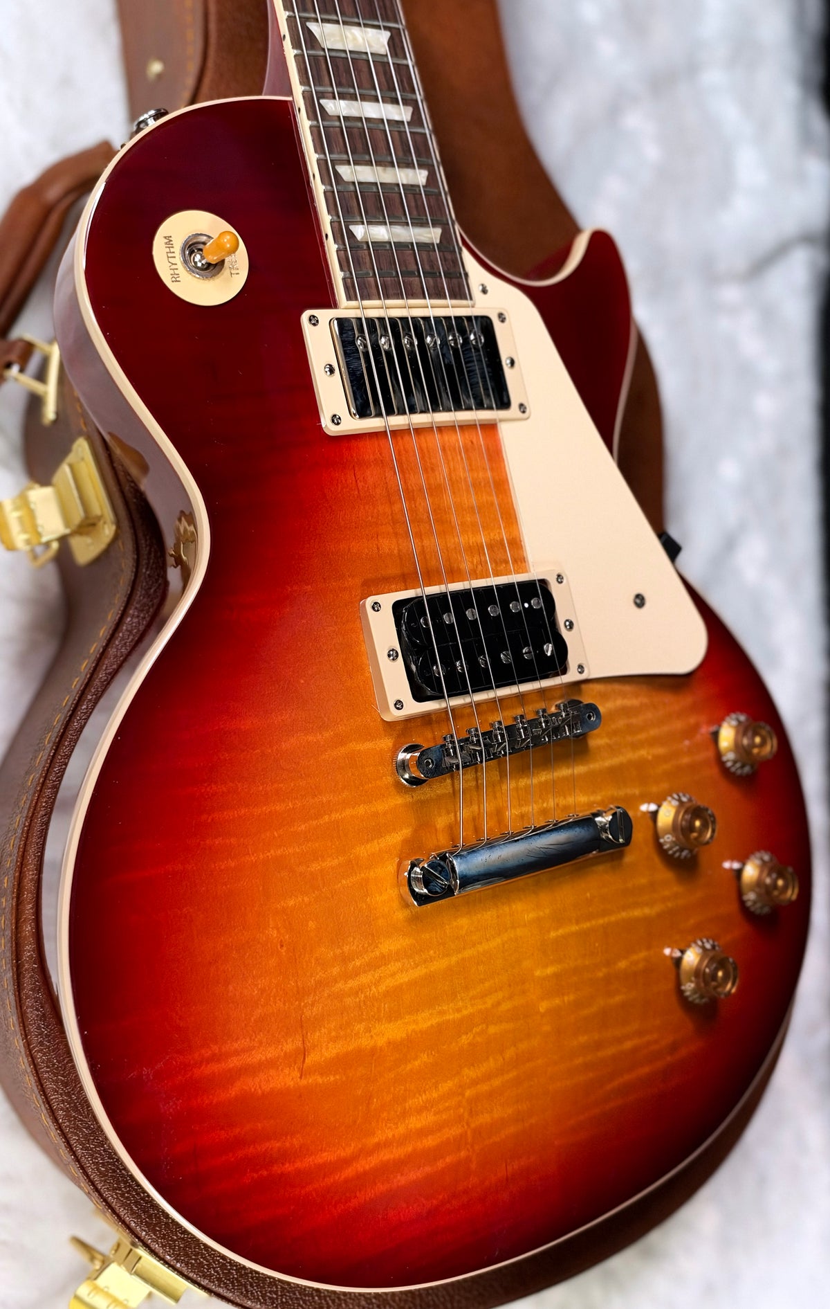 NEW ! Gibson Les Paul Standard '50s - AAA Flame - Factory Sunburst (custom shop finish) - Bizarre Guitar Limited Edition - 9.6 lbs - Authorized Dealer - G07936