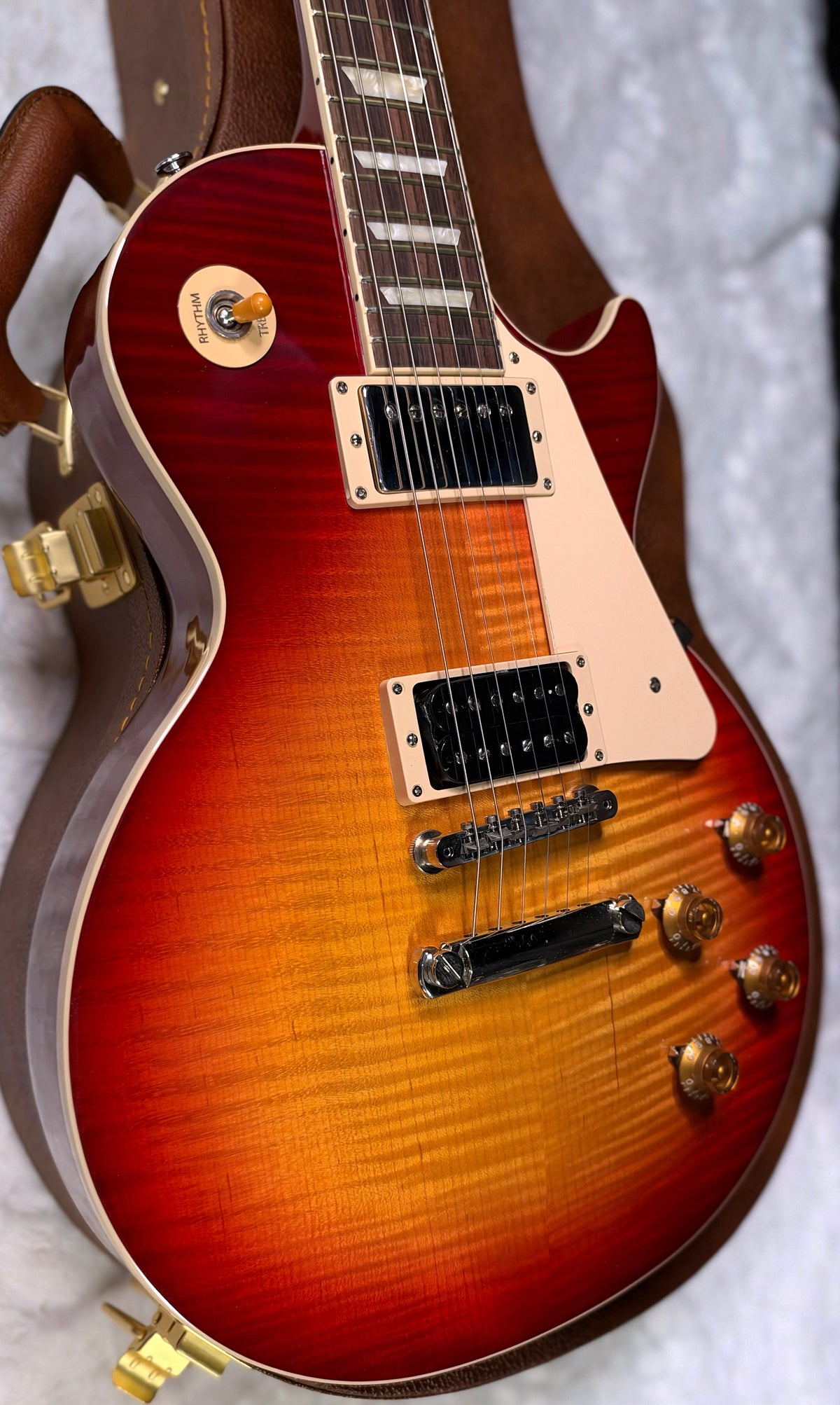 NEW ! Gibson Les Paul Standard '50s - AAA Flame - Factory Sunburst (custom shop finish) - Bizarre Guitar Limited Edition - 8.8 lbs - Authorized Dealer - G07930