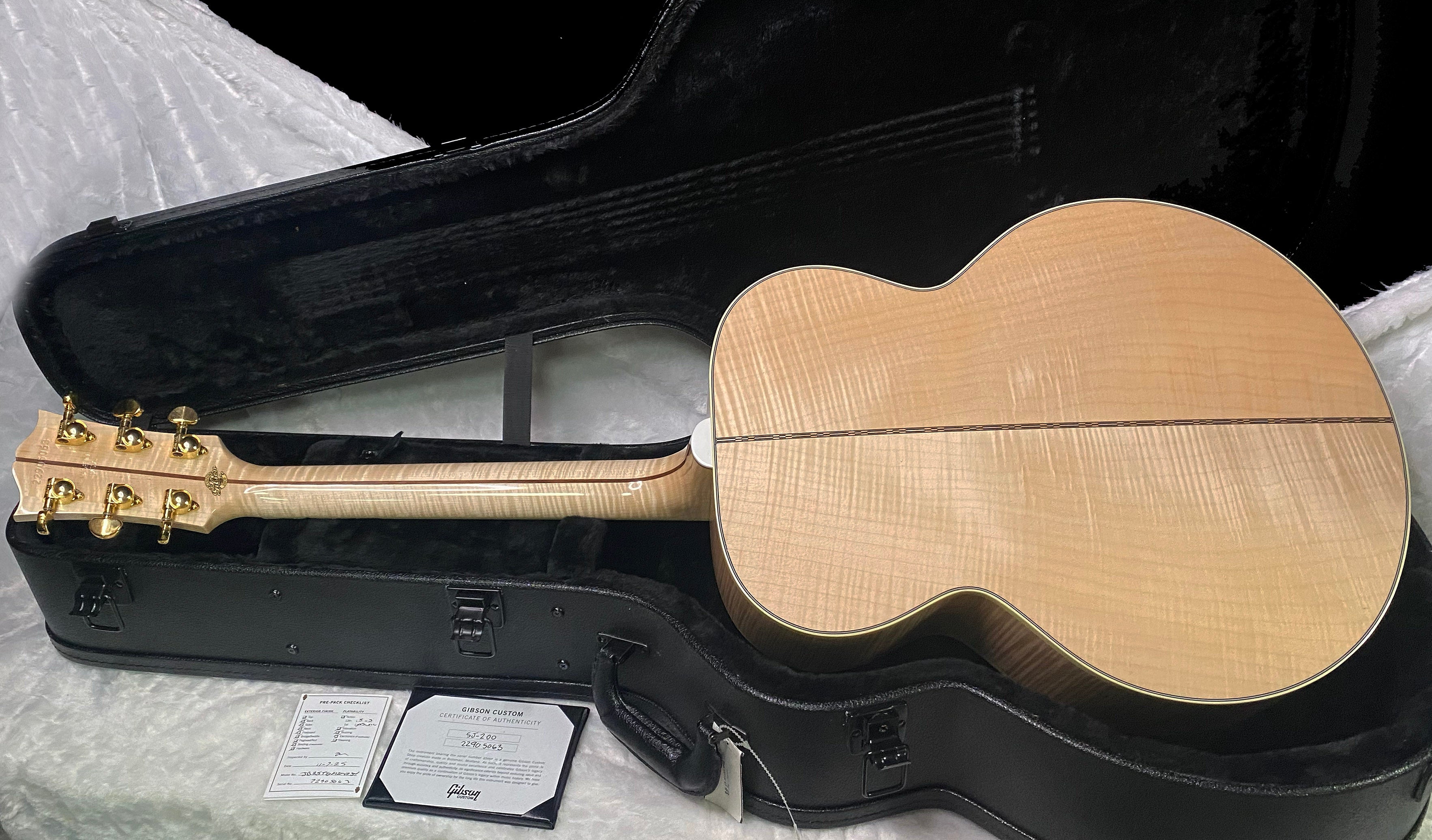 NEW ! Gibson SJ-200 Standard - Custom Shop - Dealer Select - Super RARE - Green Top - Authorized Dealer - AAAAA Flamed Natural Maple Back & Sides - G07241