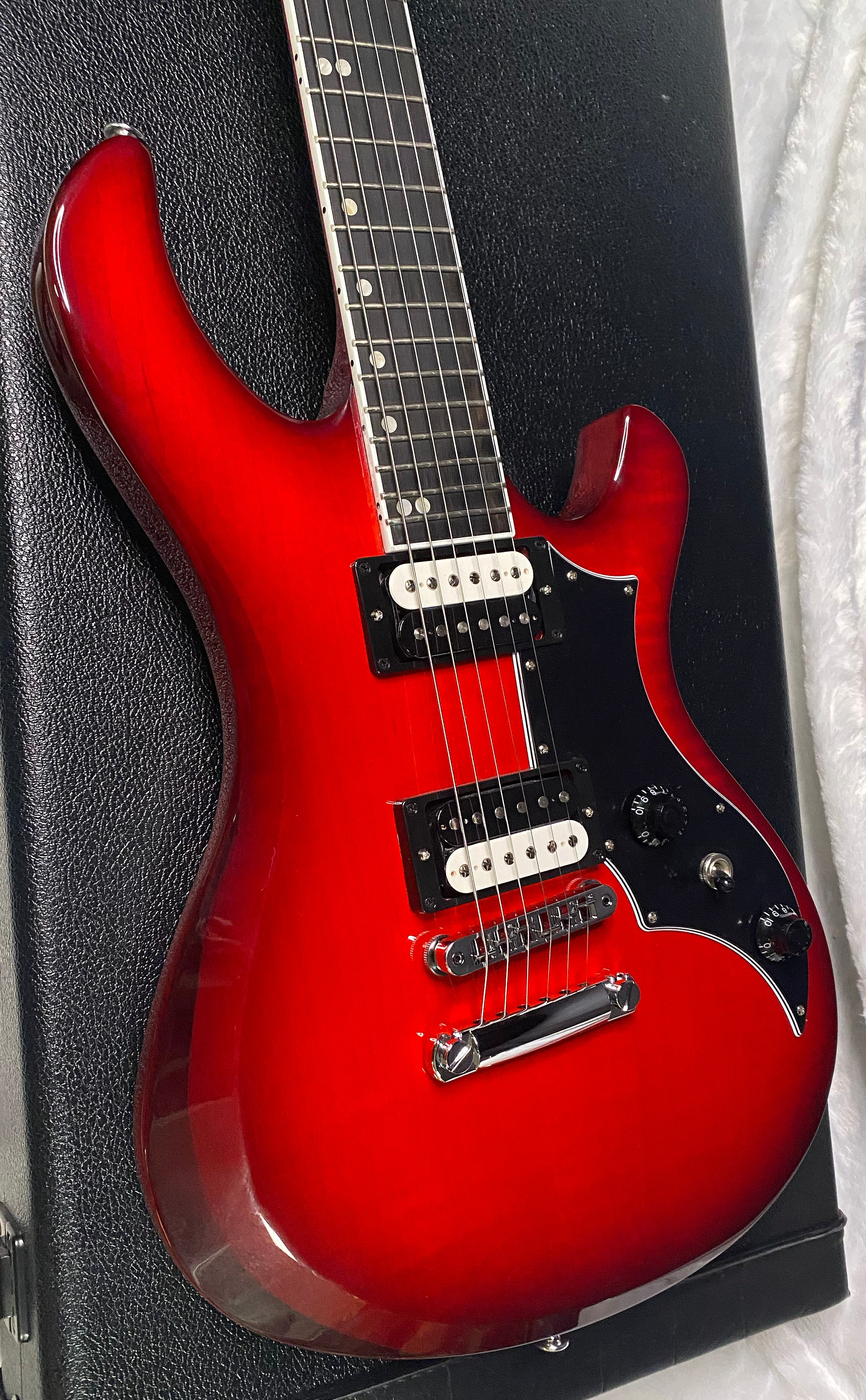 NEW! Gibson Victory Figured Top Electric Guitar - Cherry Burst - Authorized Dealer - 6.4lbs - G07250