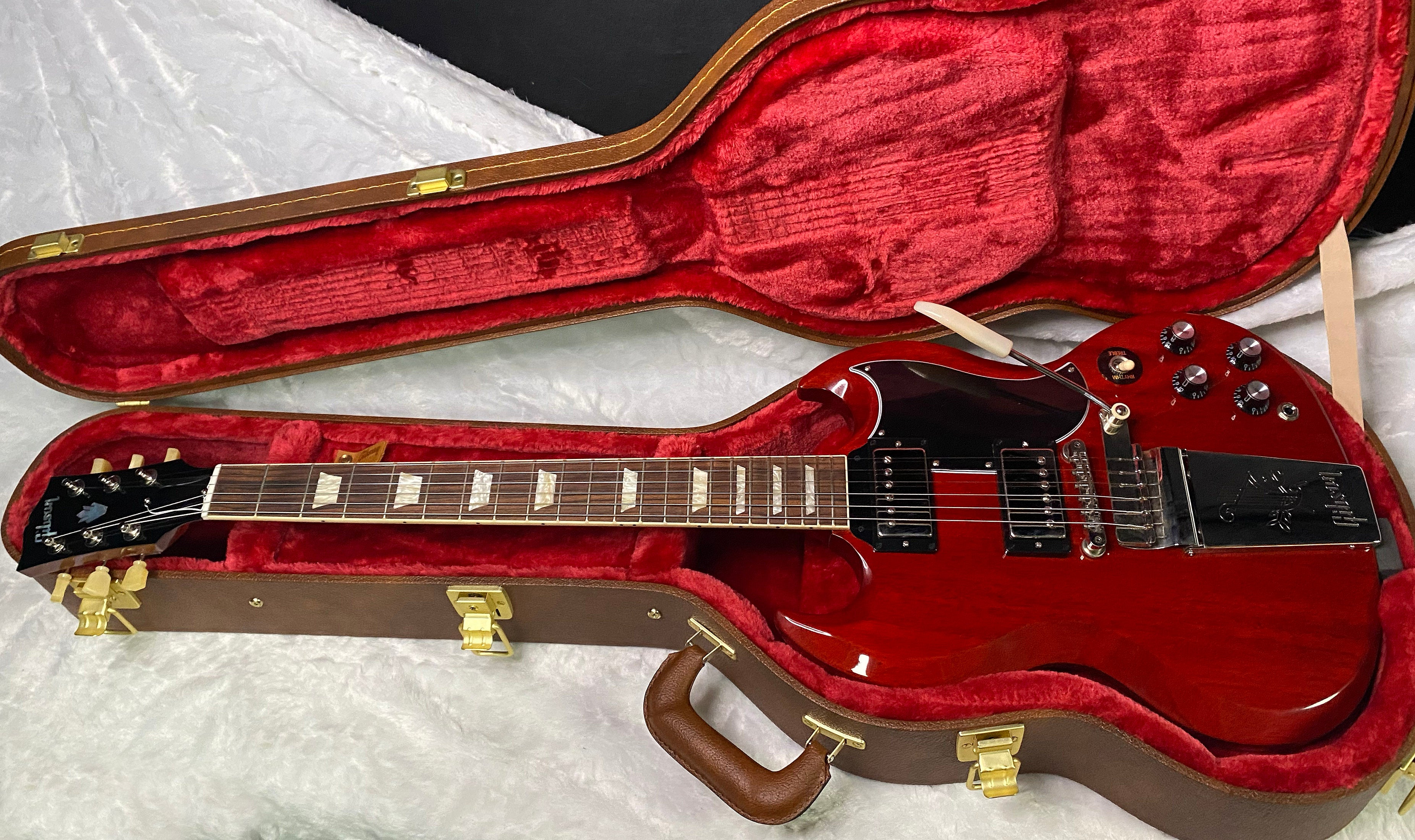 NEW! Gibson SG Standard '61 Maestro Vibrola Vintage Cherry - 7.5 lbs - Authorized Dealer! G07247