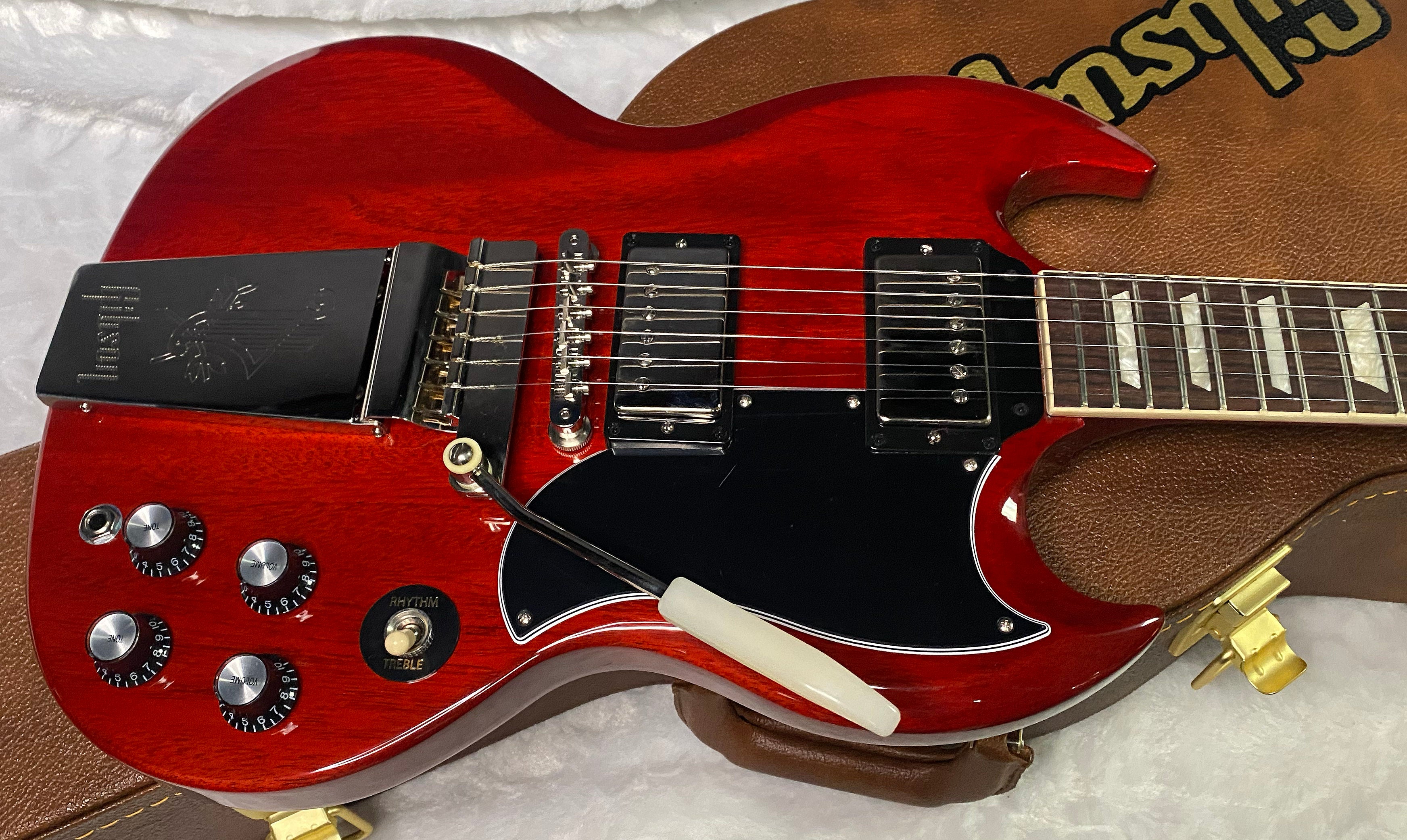 NEW! Gibson SG Standard '61 Maestro Vibrola Vintage Cherry - 7.45 lbs - Authorized Dealer! G07242