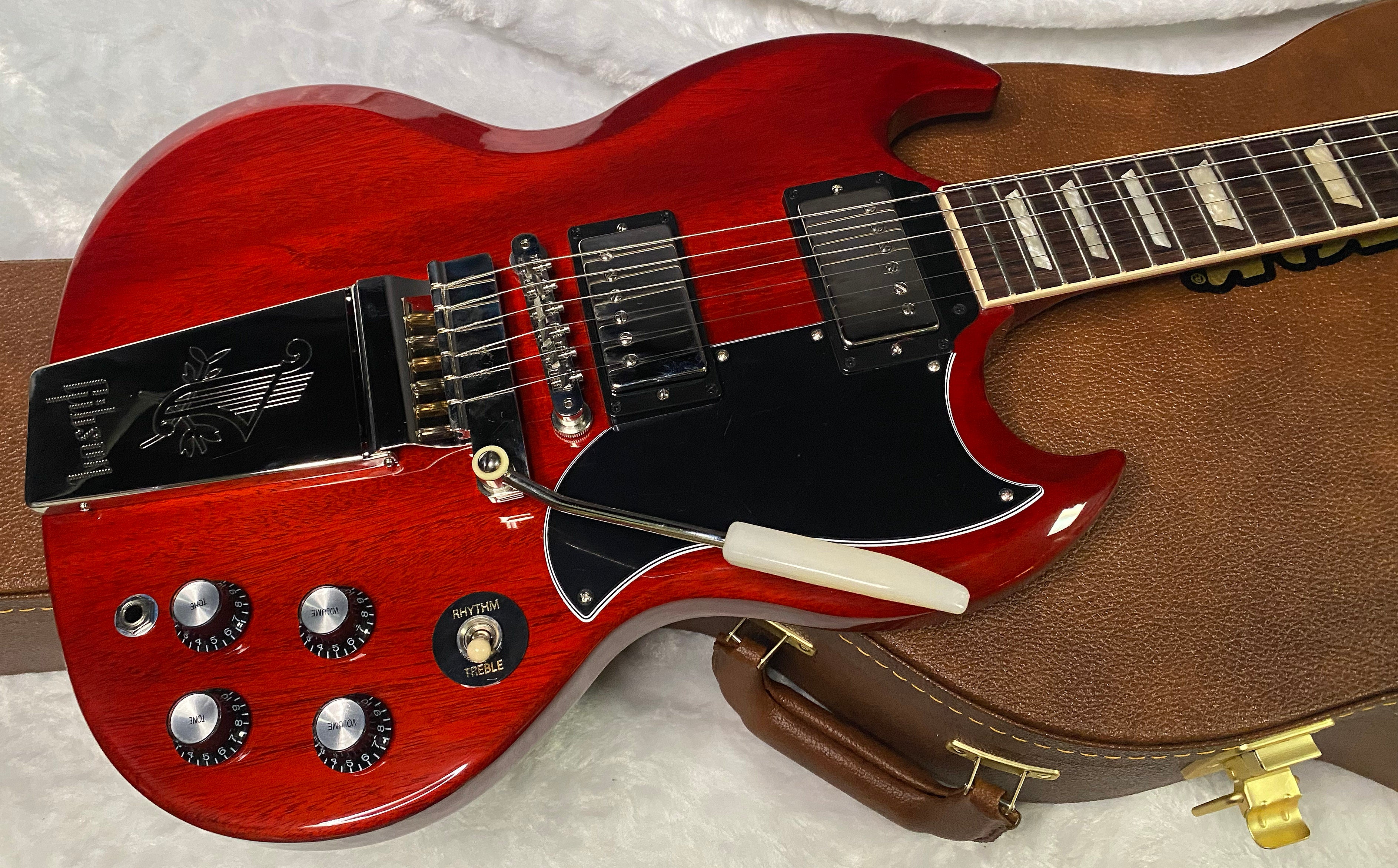 NEW! Gibson SG Standard '61 Maestro Vibrola Vintage Cherry - 7.45 lbs - Authorized Dealer! G07242