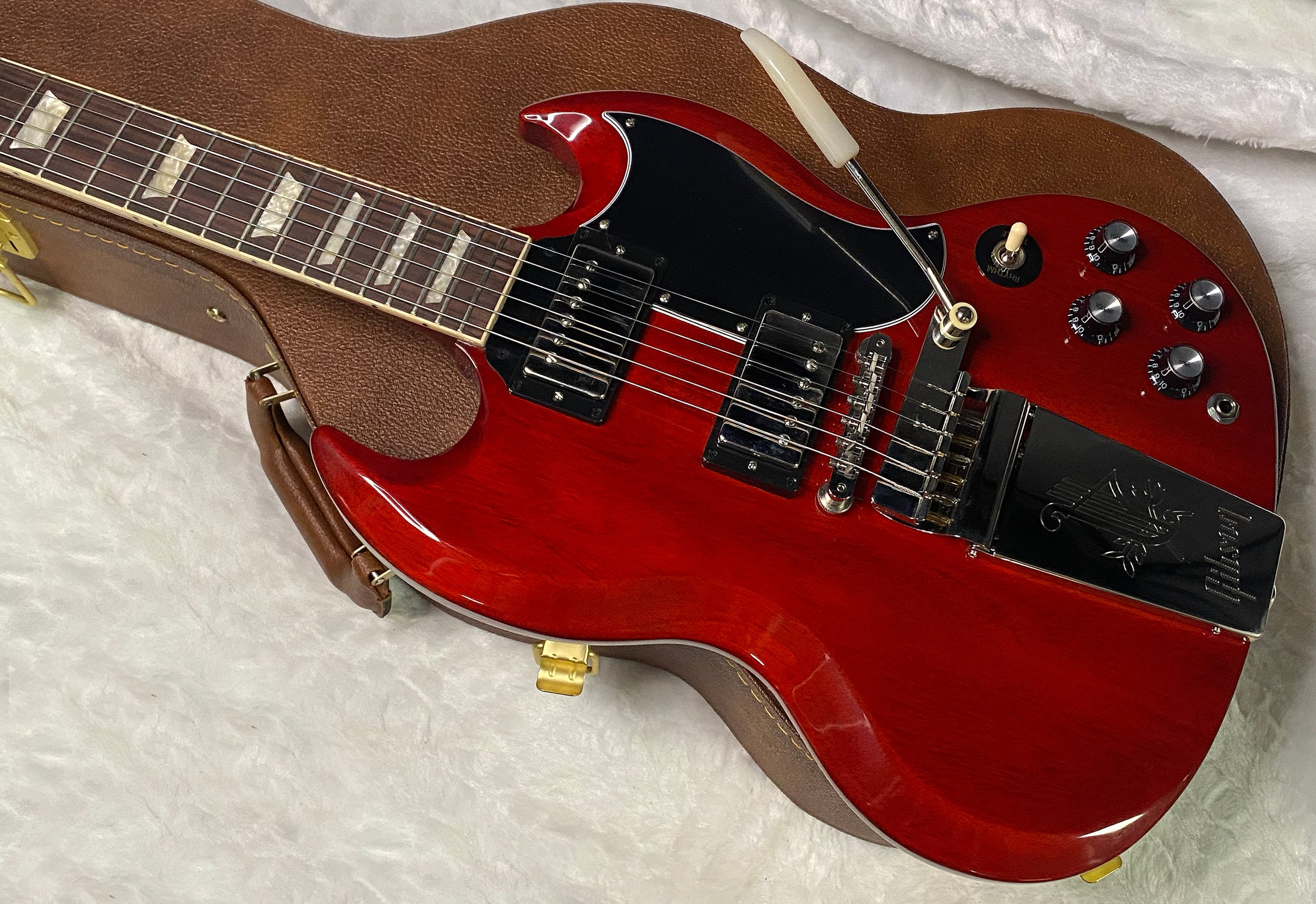 NEW! Gibson SG Standard '61 Maestro Vibrola Vintage Cherry - 7.45 lbs - Authorized Dealer! G07242