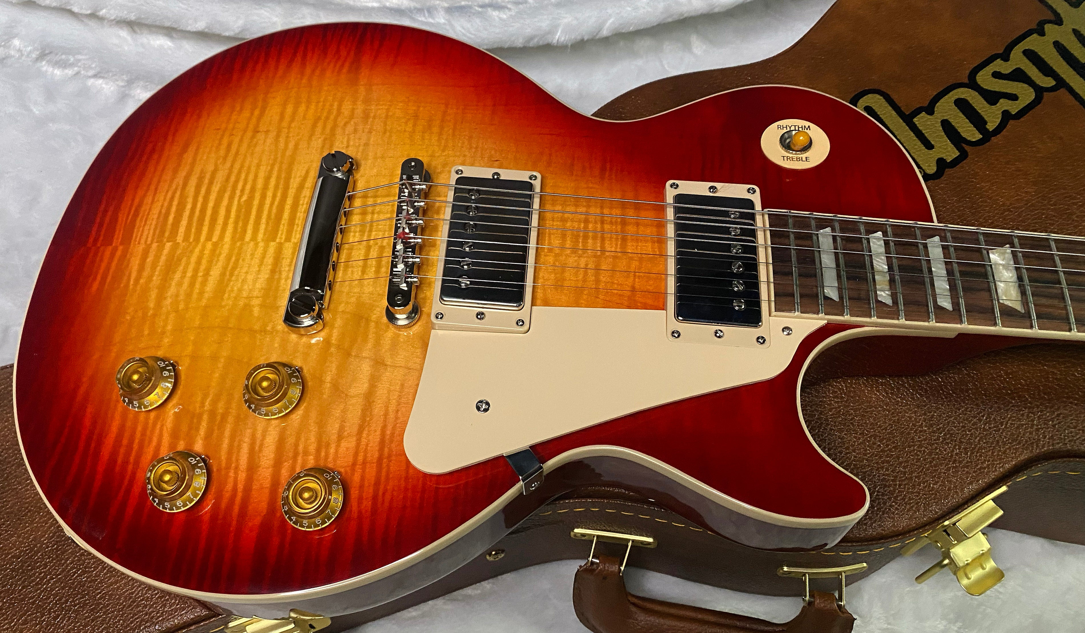 NEW ! Gibson Les Paul Standard '50s - Heritage Cherry Sunburst - Killer Curly Flame Maple Top - Only 9.1 lbs - Authorized Dealer - G07258
