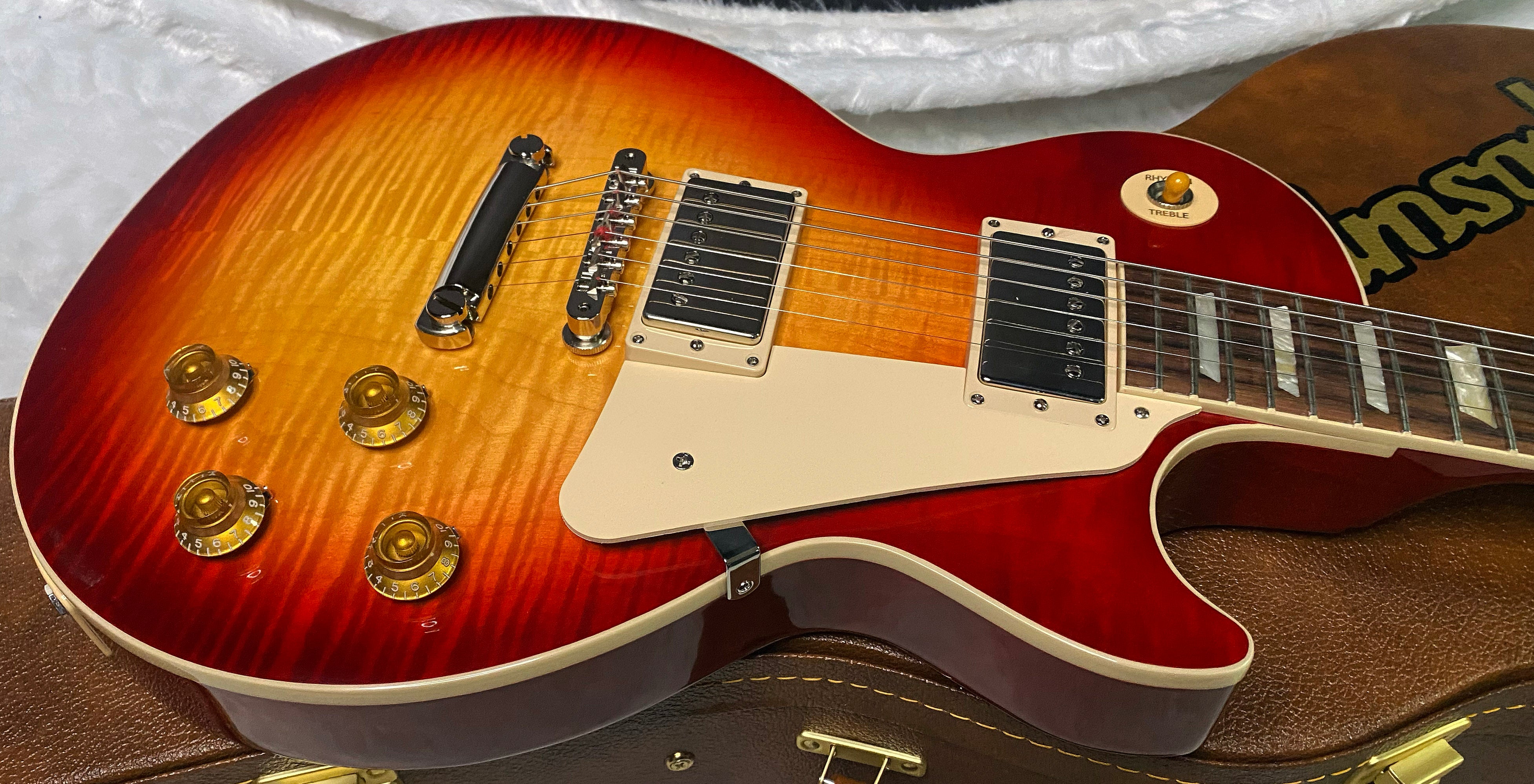 NEW ! Gibson Les Paul Standard '50s - Heritage Cherry Sunburst - Killer Curly Flame Maple Top - Only 9.1 lbs - Authorized Dealer - G07258