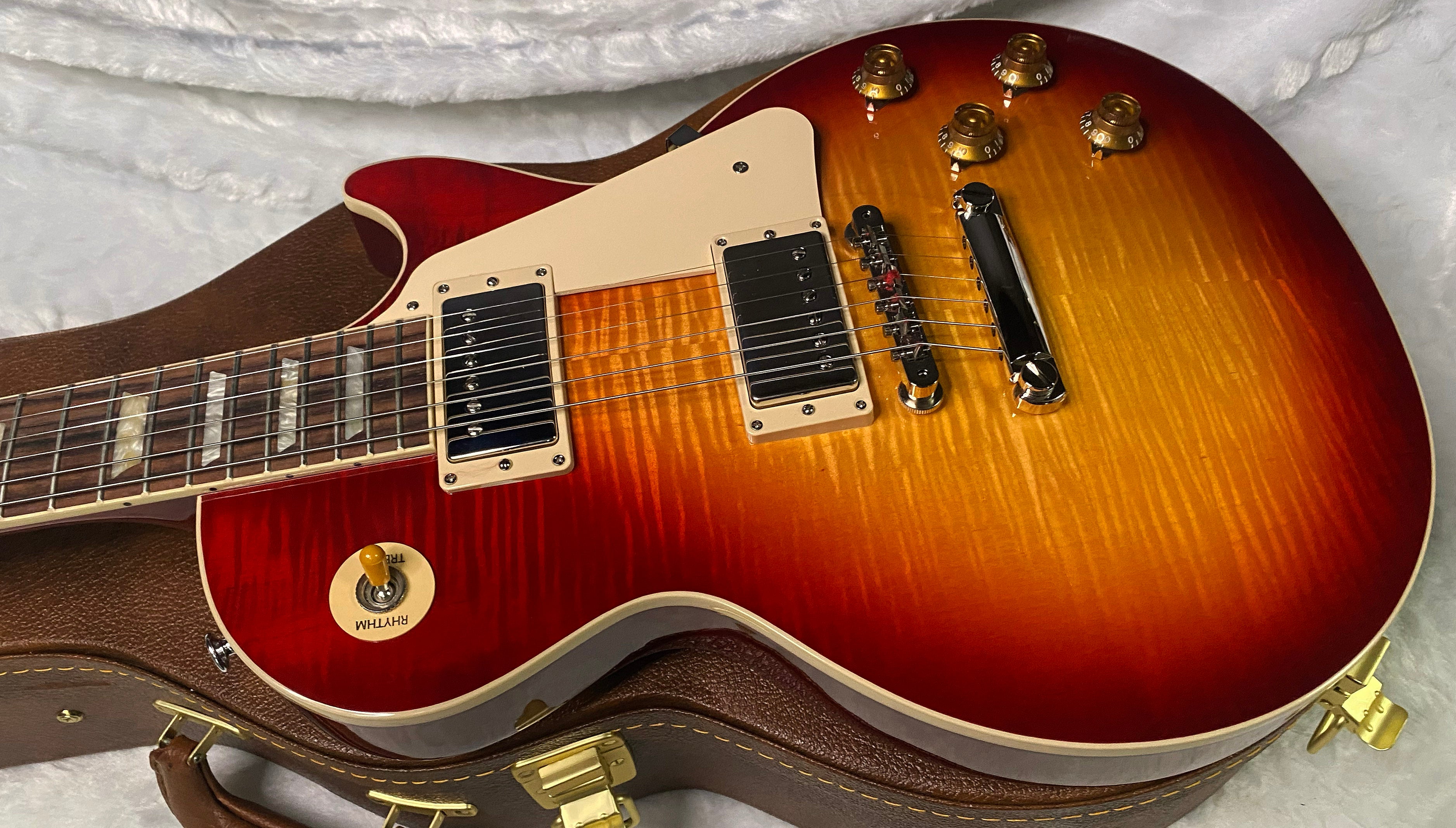 NEW ! Gibson Les Paul Standard '50s - Heritage Cherry Sunburst - Killer Curly Flame Maple Top - Only 9.1 lbs - Authorized Dealer - G07258