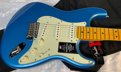 NEW! Fender American Professional Classic Stratocaster - Faded Lake Placid Blue - 7.65lbs - Authorized Dealer - G05768