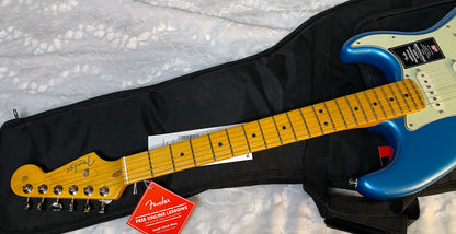 NEW! Fender American Professional Classic Stratocaster - Faded Lake Placid Blue - 7.65lbs - Authorized Dealer - G05768