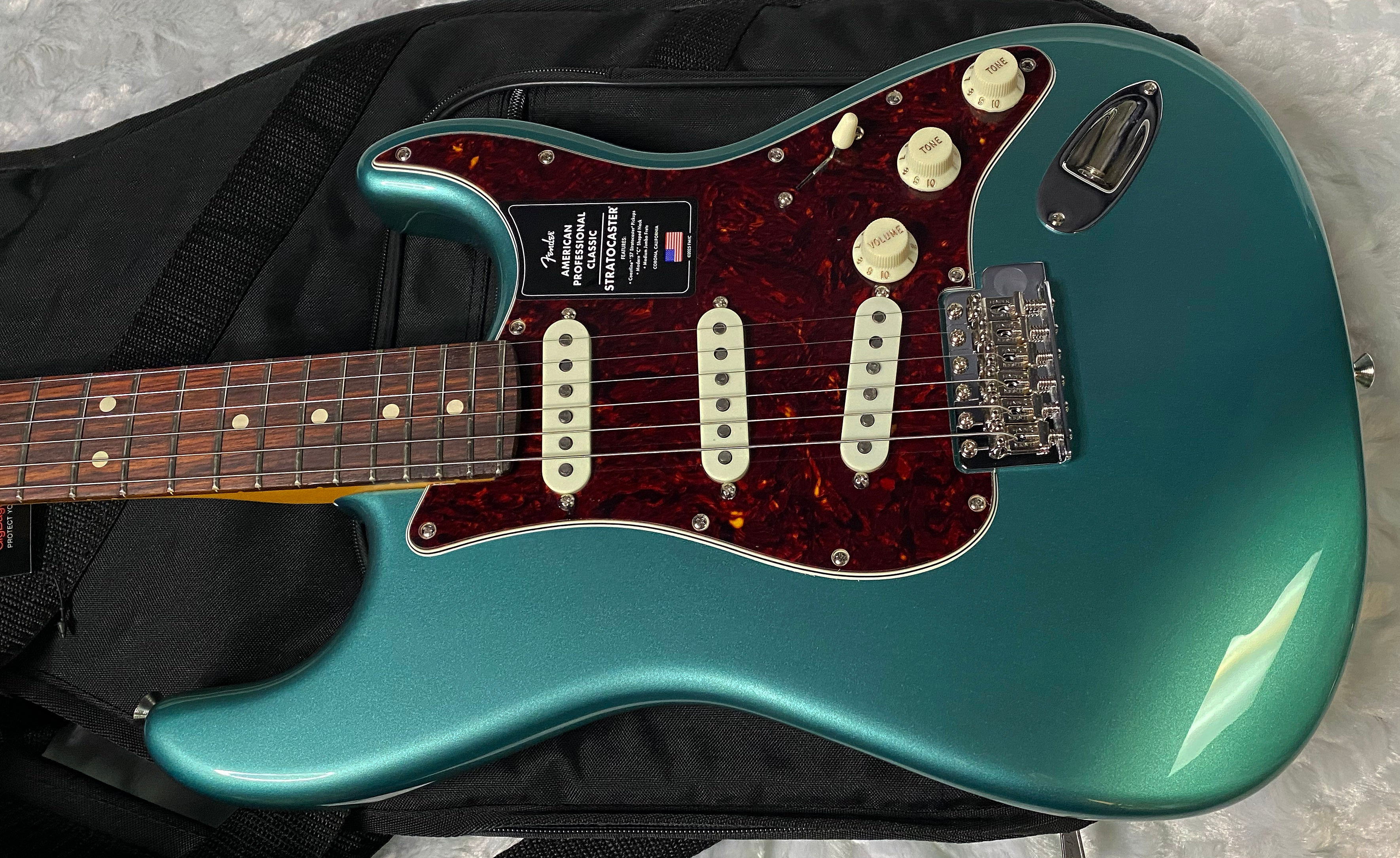 NEW ! Fender  American Professional Classic Stratocaster - Faded Sherwood Green Metallic - 7.5lbs - Authorized Dealer - G05772