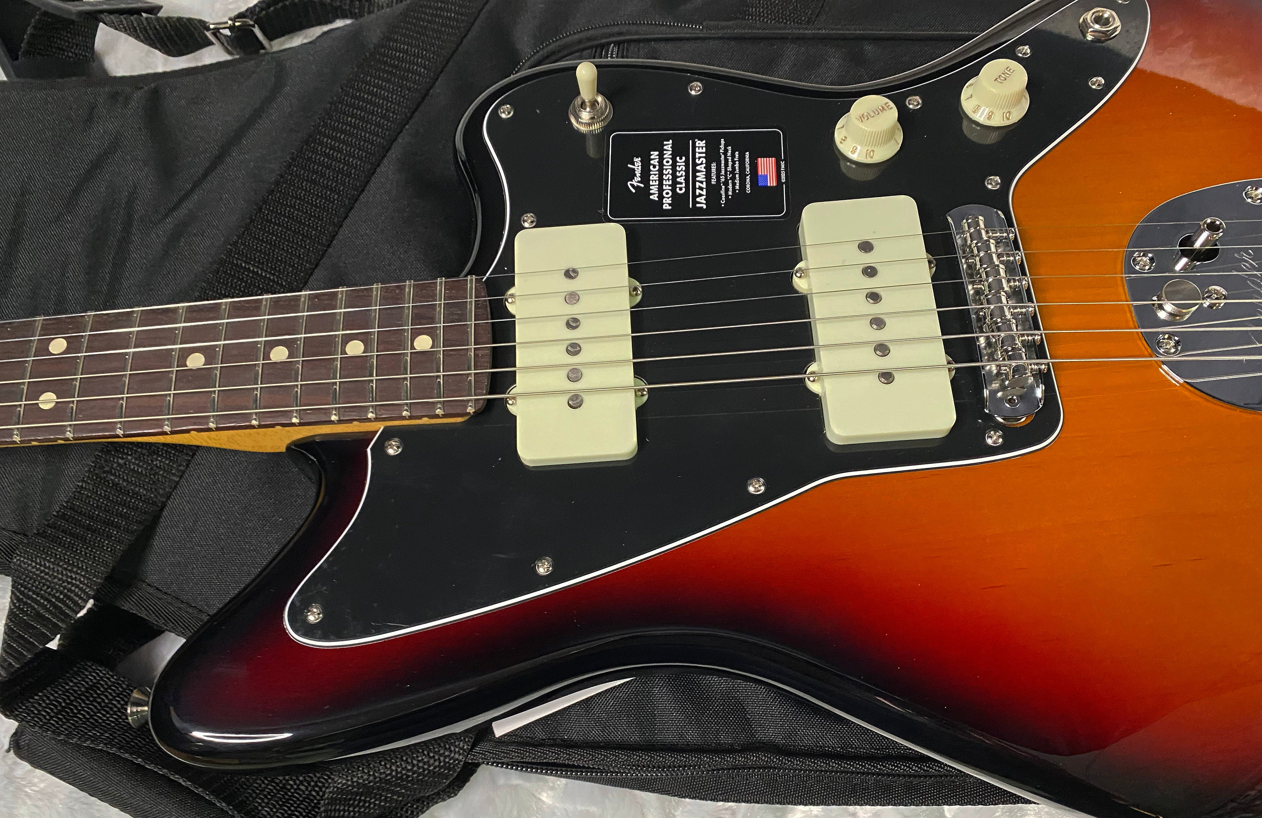 NEW! Fender American Professional Classic Jazzmaster - 3-Color Sunburst - 7.9lbs - Authorized Dealer - G05773