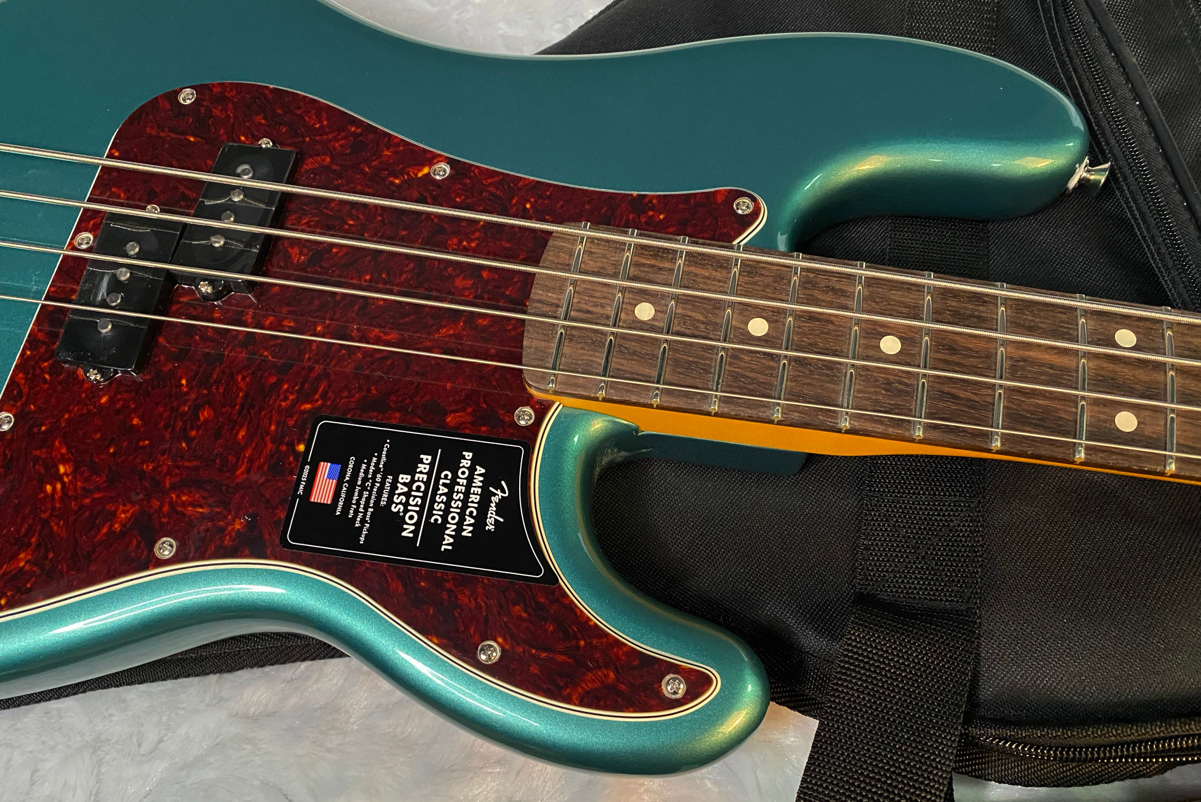 NEW ! Fender American Professional Classic Precision Bass Faded Sherwood Green Metallic - 8.9lbs - Authorized Dealer - G05762