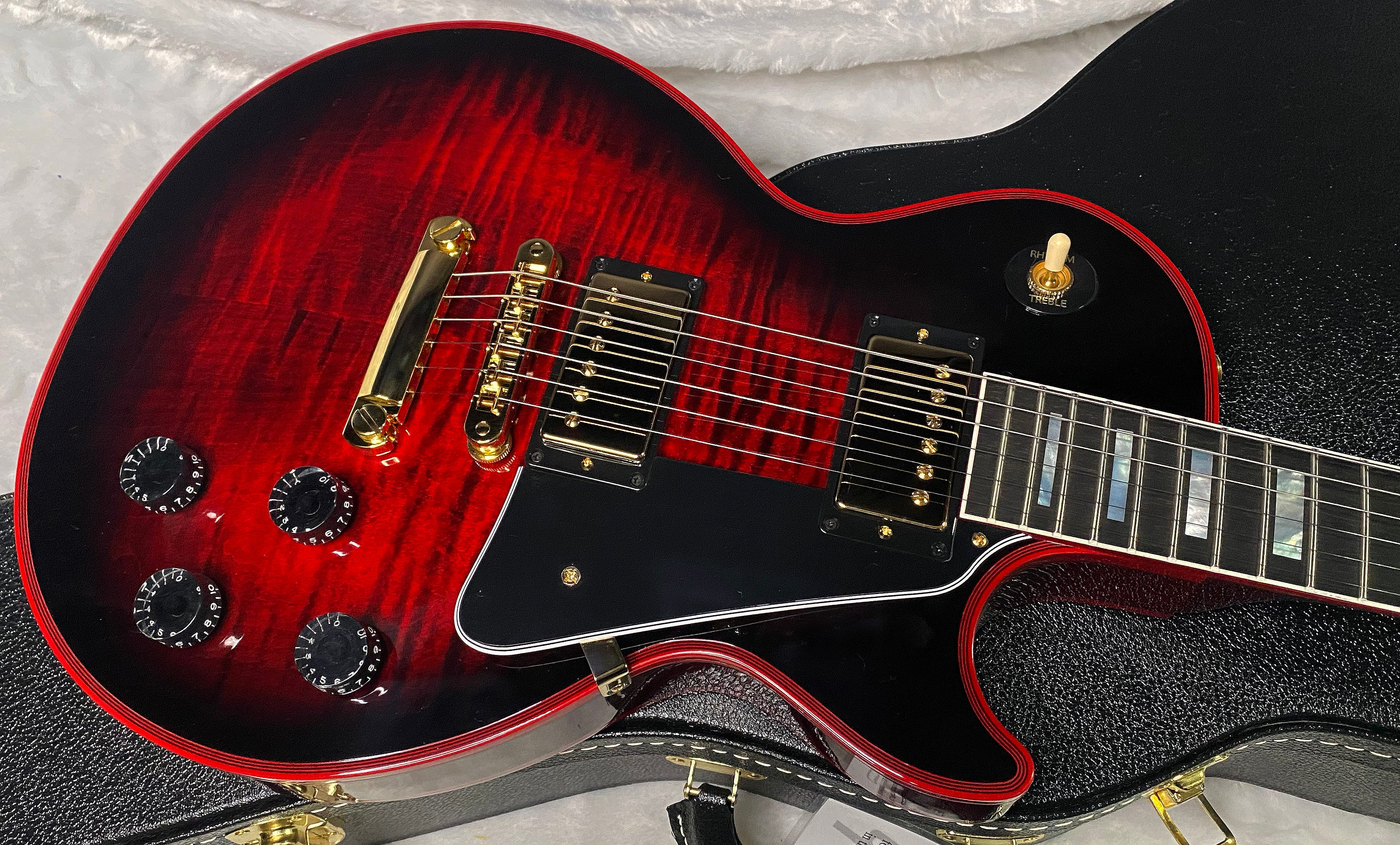 NEW! Gibson Dealer Select Custom Shop Les Paul Custom Red Widow AAA Figured Flame Top - Authorized Dealer - 9.9 lbs - G07304