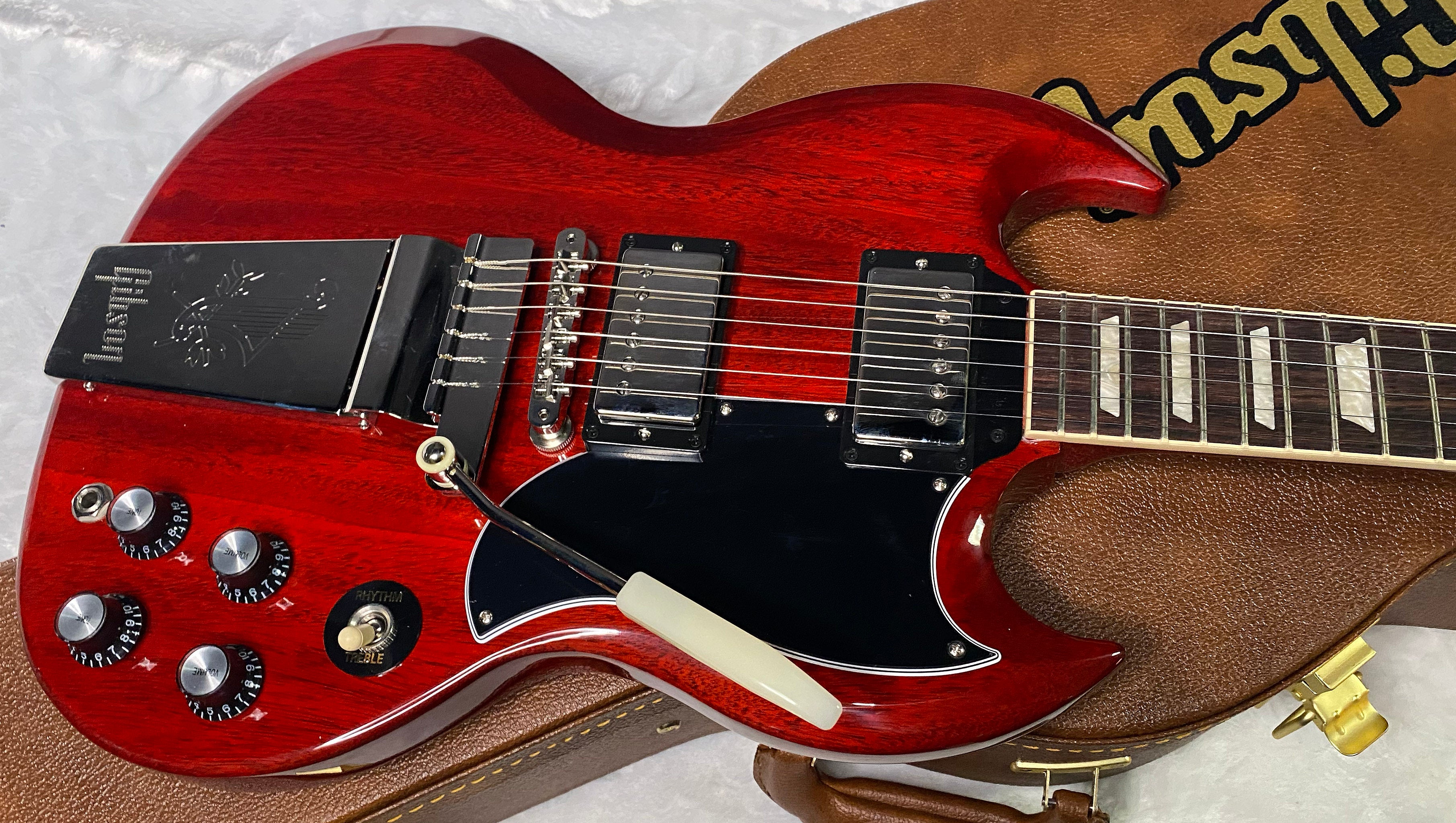 NEW! Gibson SG Standard '61 Maestro Vibrola Vintage Cherry - 6.95 lbs - Authorized Dealer! G07337