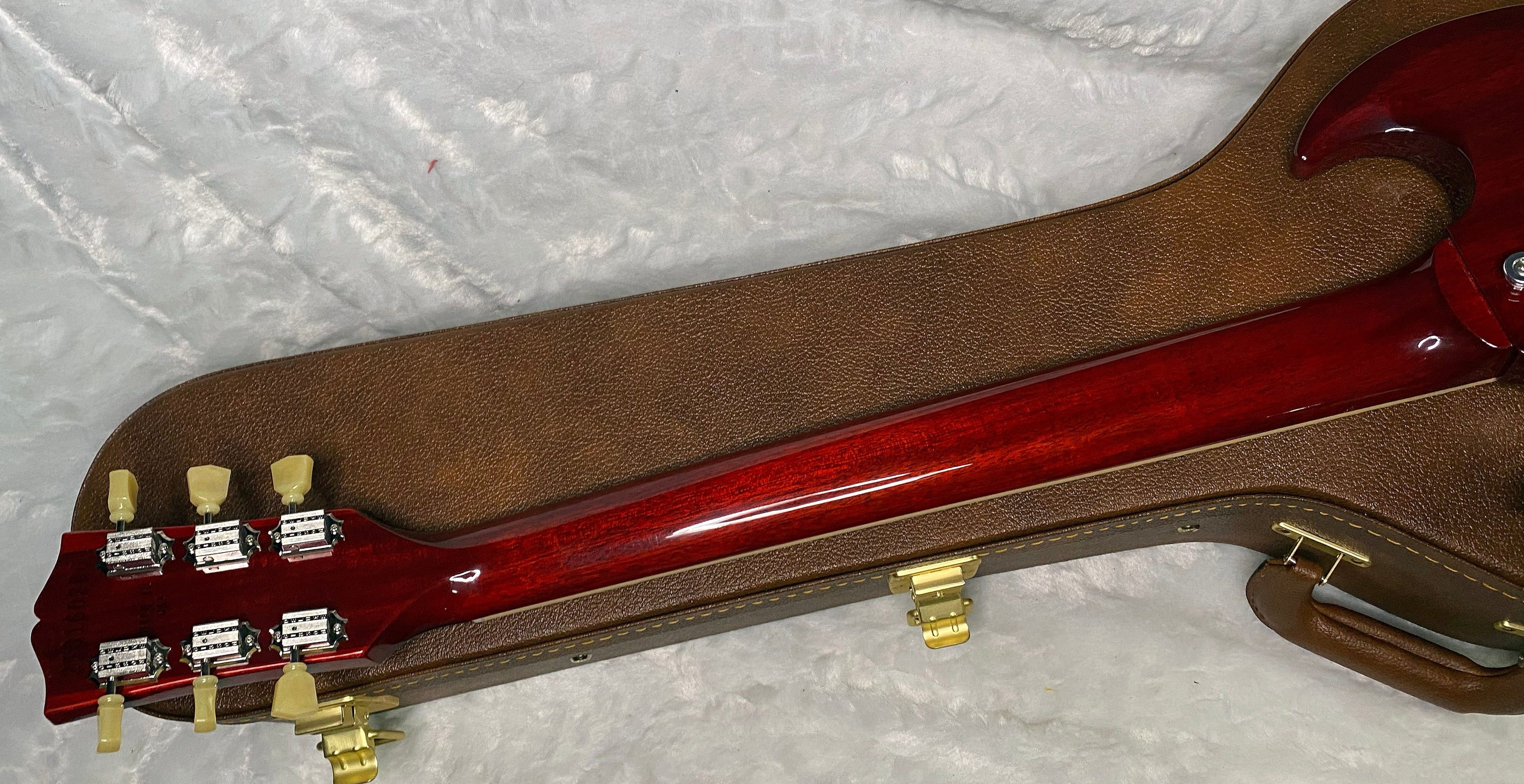 NEW! Gibson SG Standard '61 Maestro Vibrola Vintage Cherry - 6.95 lbs - Authorized Dealer! G07337