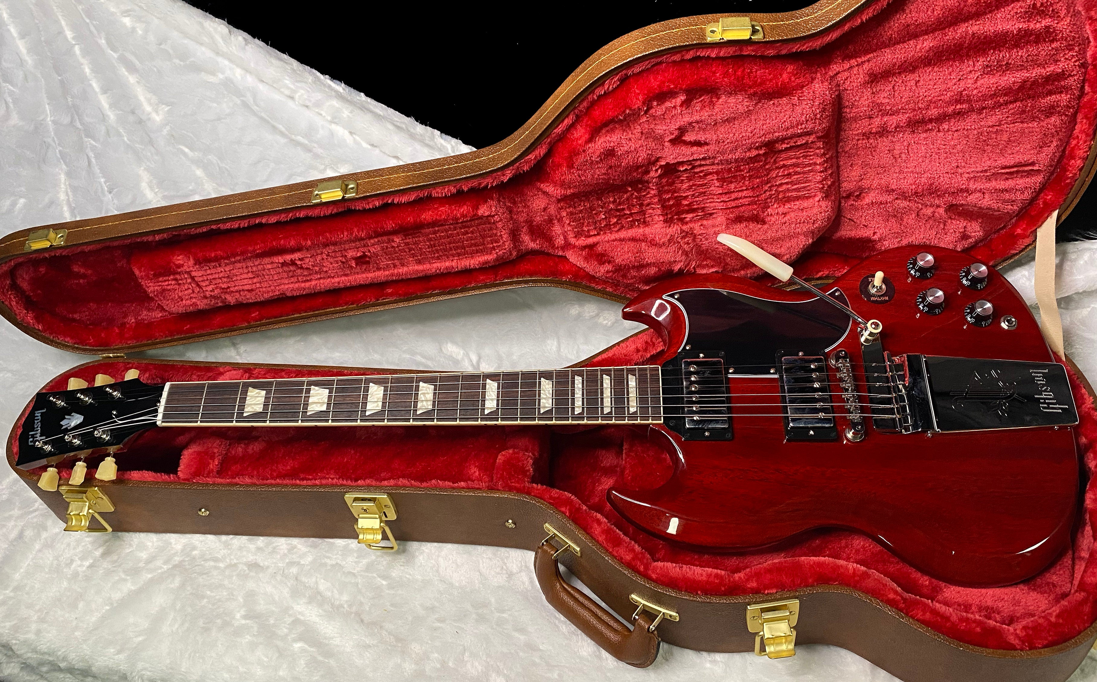 NEW! Gibson SG Standard '61 Maestro Vibrola Vintage Cherry - 6.95 lbs - Authorized Dealer! G07337