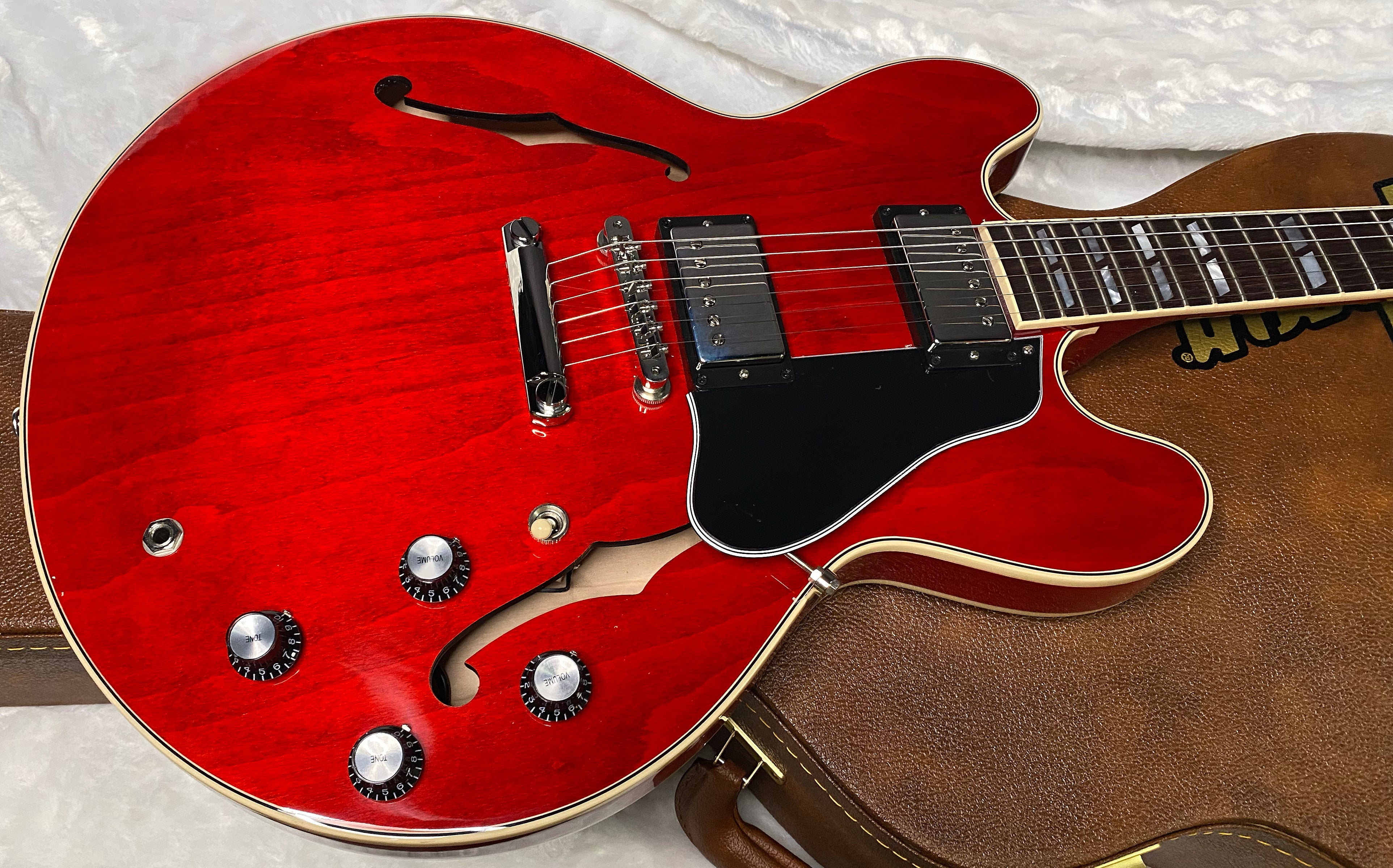 NEW ! Gibson ES-345 Semi Hollowbody Electric Guitar - Sixties 60's Cherry Finish - 8.6 lbs - Authorized Dealer - G07338