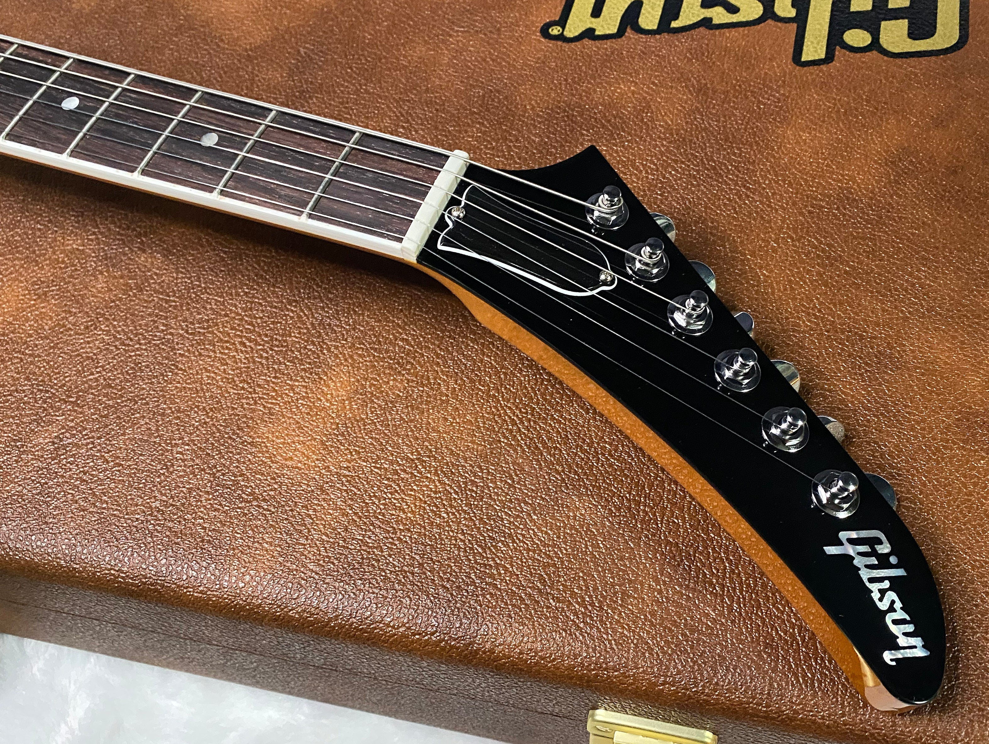 NEW! Gibson '70s Explorer - Antique Natural - Authorized Dealer - Only 7.1 - G07320