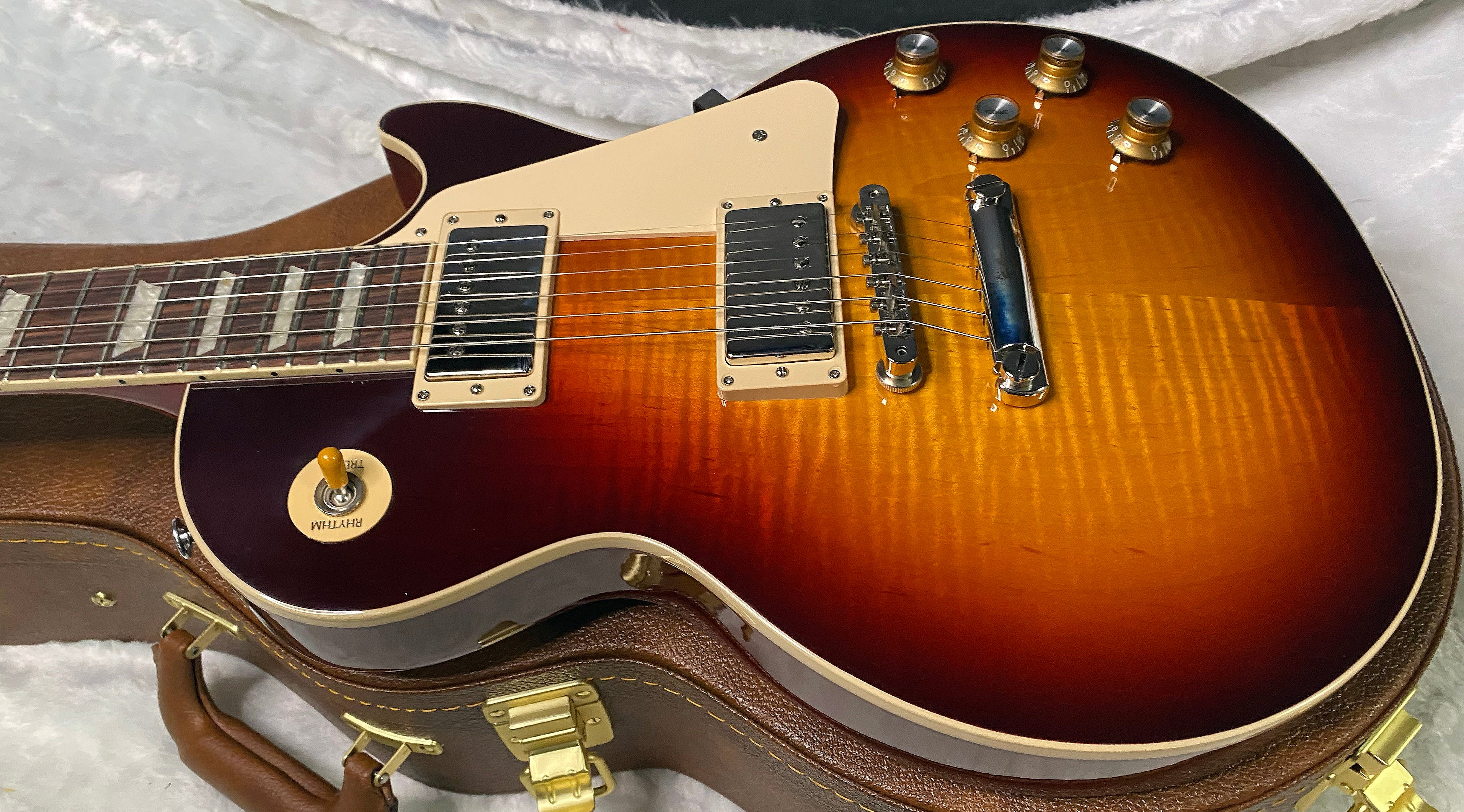 NEW! Gibson Les Paul Standard '60s Bourbon Burst - Curly Flame Maple Top - Authorized Dealer - Only 8.7 lbs - G07300