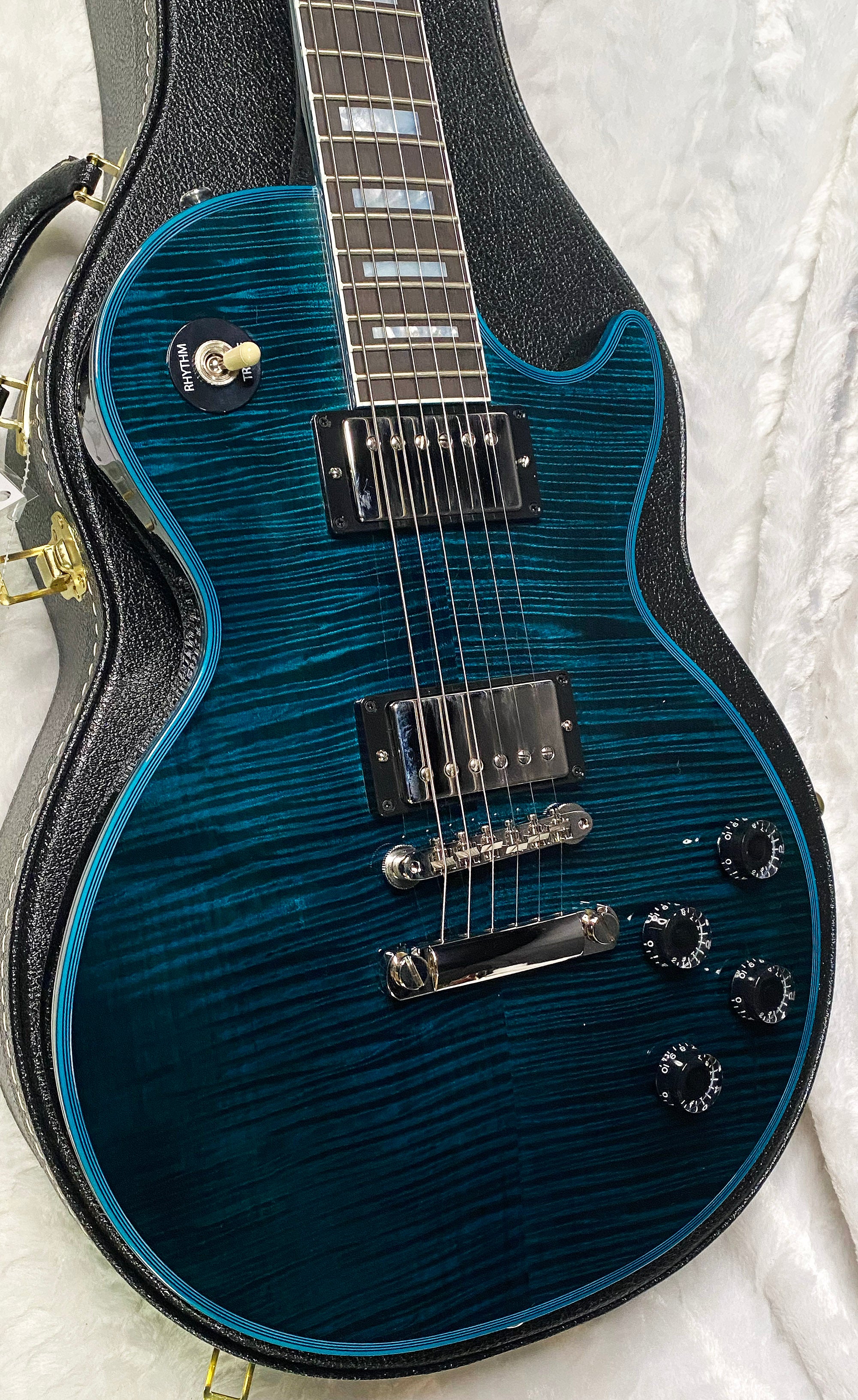 NEW! Gibson Les Paul Custom Peacock Widow - Monster Flame Top! Limited Edition - Weighs in at 8.1 lbs - Authorized Dealer - G07309