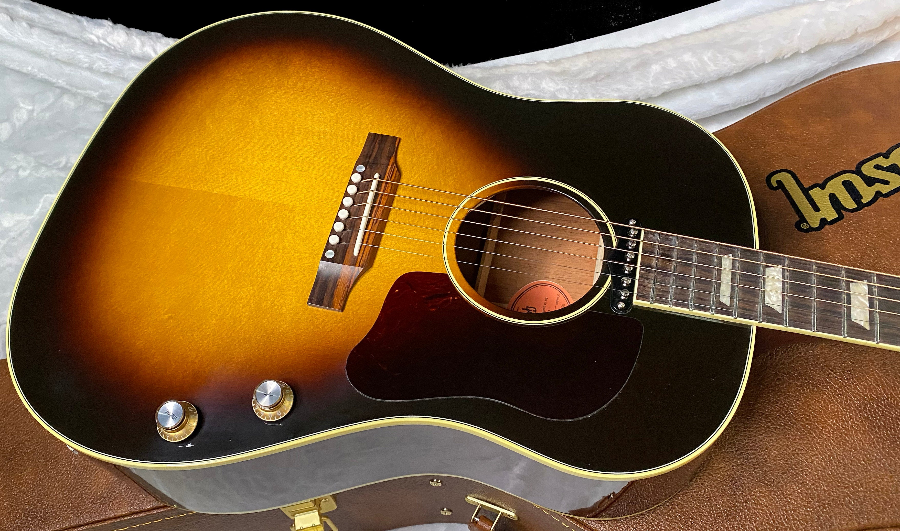 NEW ! Gibson J-160E Original - Vintage Sunburst - 4.55 lbs - Authorized Dealer - In Stock - G06689