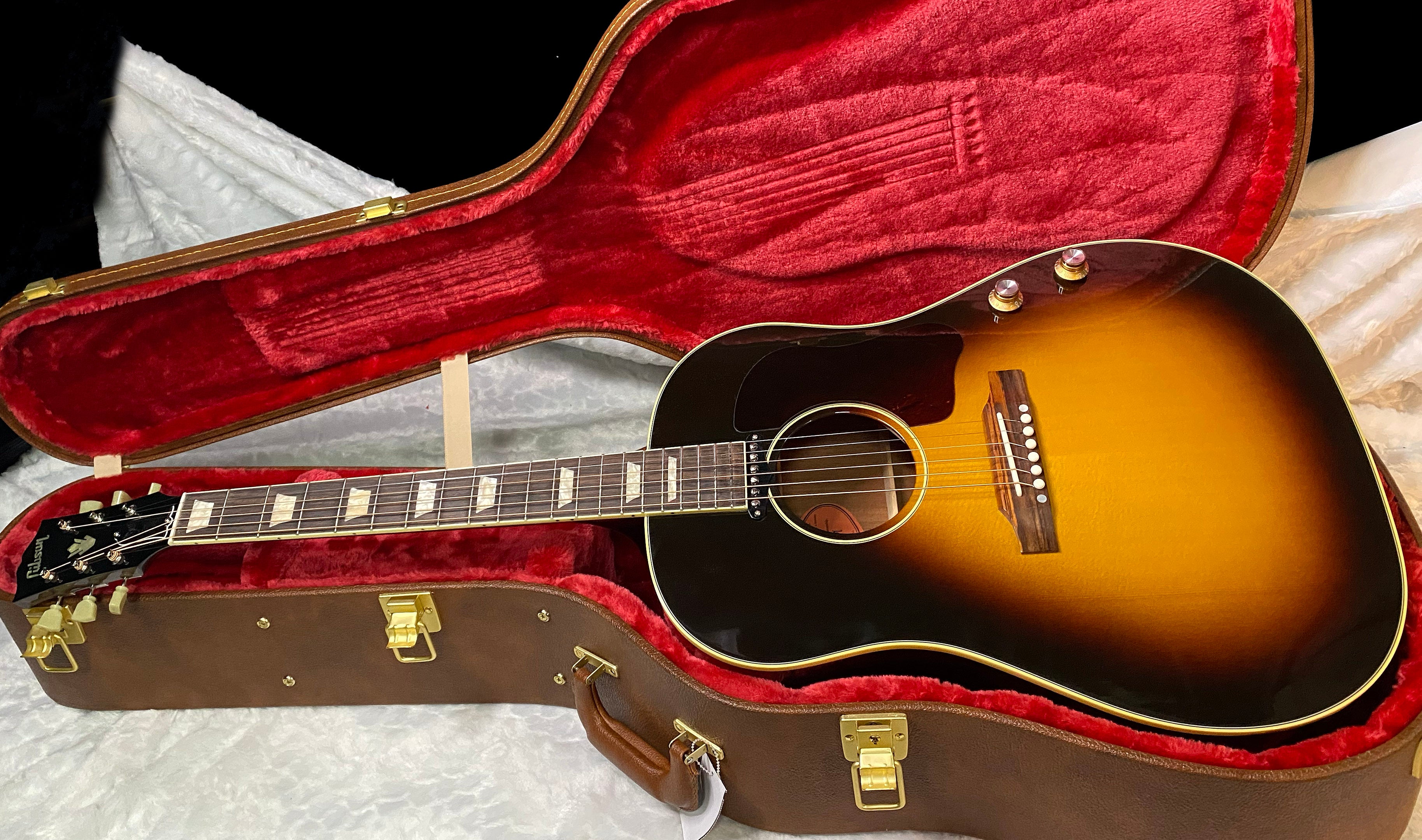 NEW ! Gibson J-160E Original - Vintage Sunburst - 4.55 lbs - Authorized Dealer - In Stock - G06689