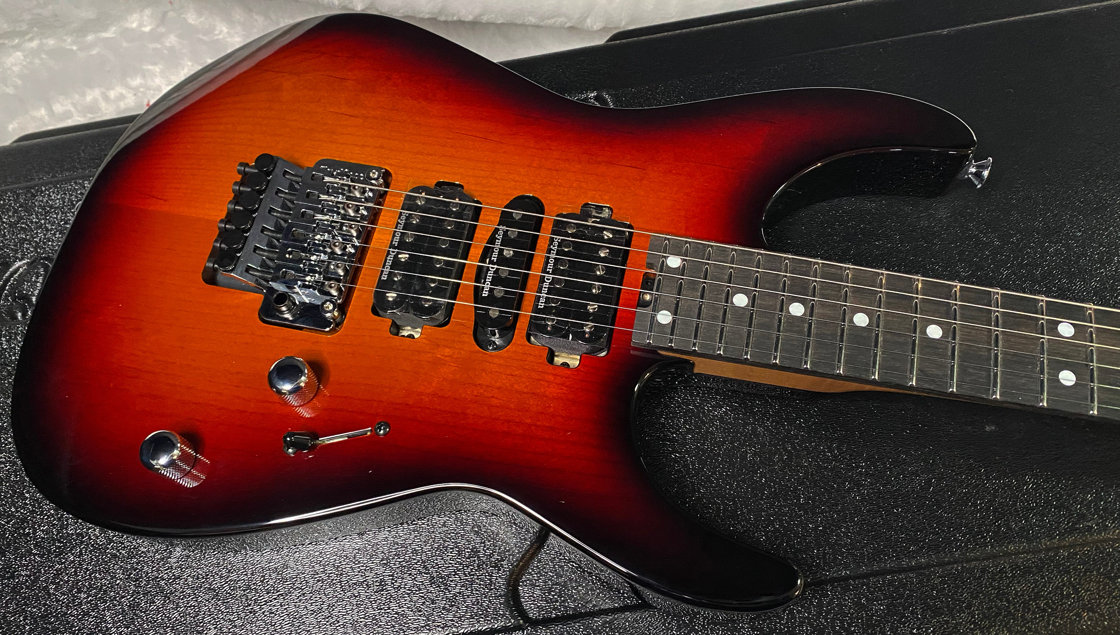 NEW ! Jackson Custom Shop Dinky HSH - Roasted Maple Neck & Ebony Fretboard - DK - Sunburst - Authorized Dealer - 8.1 lbs - G06693