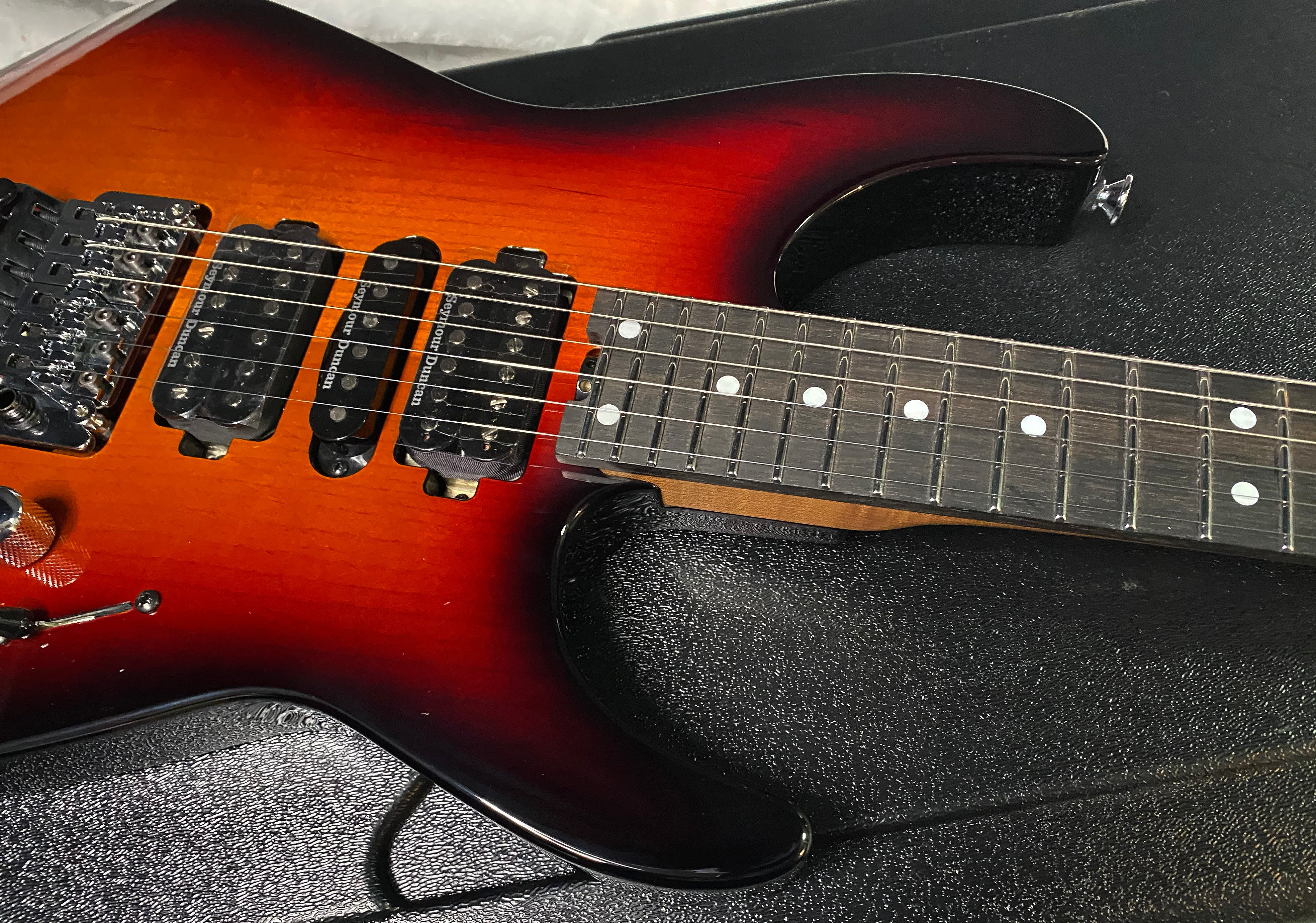 NEW ! Jackson Custom Shop Dinky HSH - Roasted Maple Neck & Ebony Fretboard - DK - Sunburst - Authorized Dealer - 8.1 lbs - G06693
