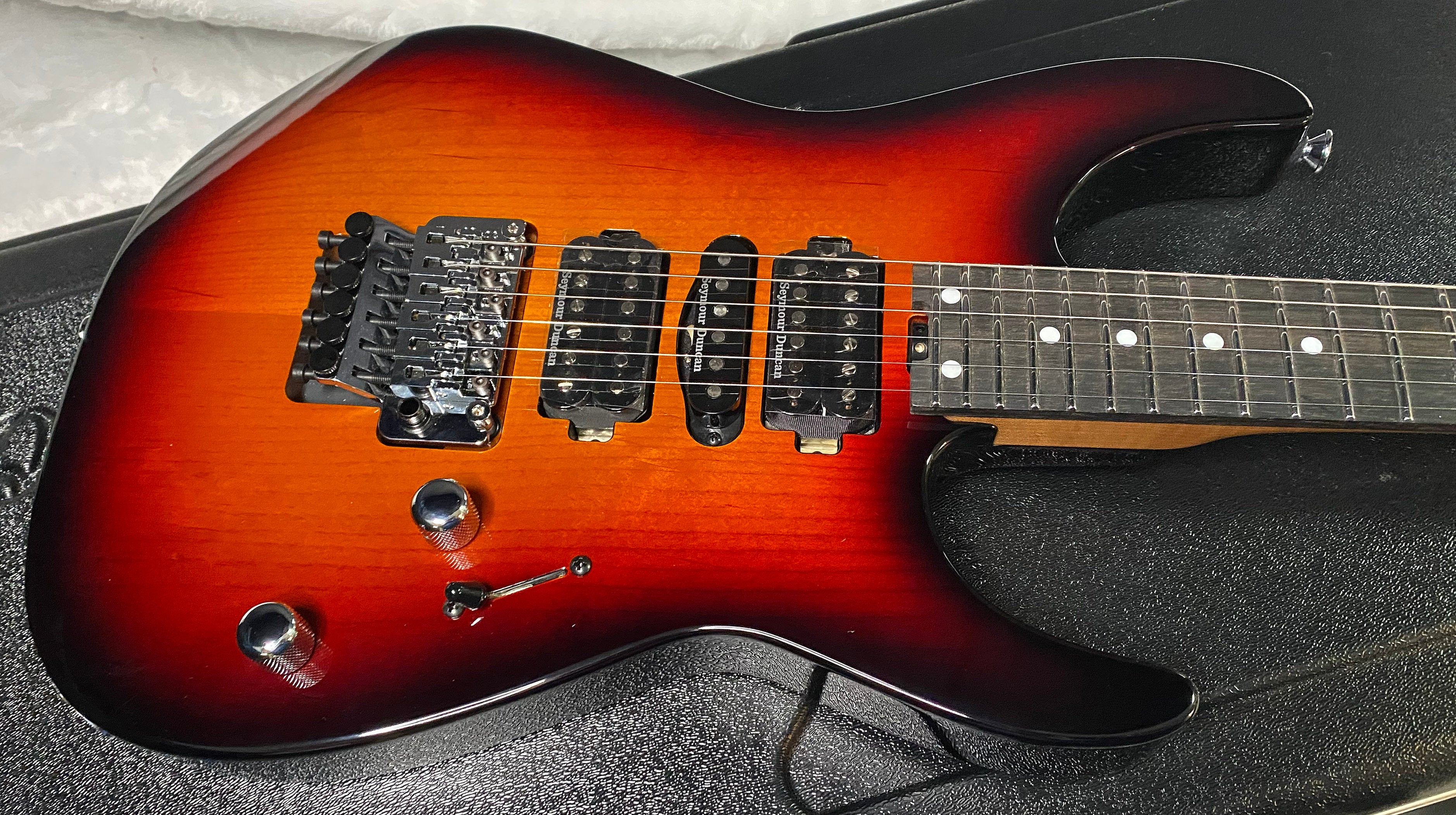 NEW ! Jackson Custom Shop Dinky HSH - Roasted Maple Neck & Ebony Fretboard - DK - Sunburst - Authorized Dealer - 8.1 lbs - G06693
