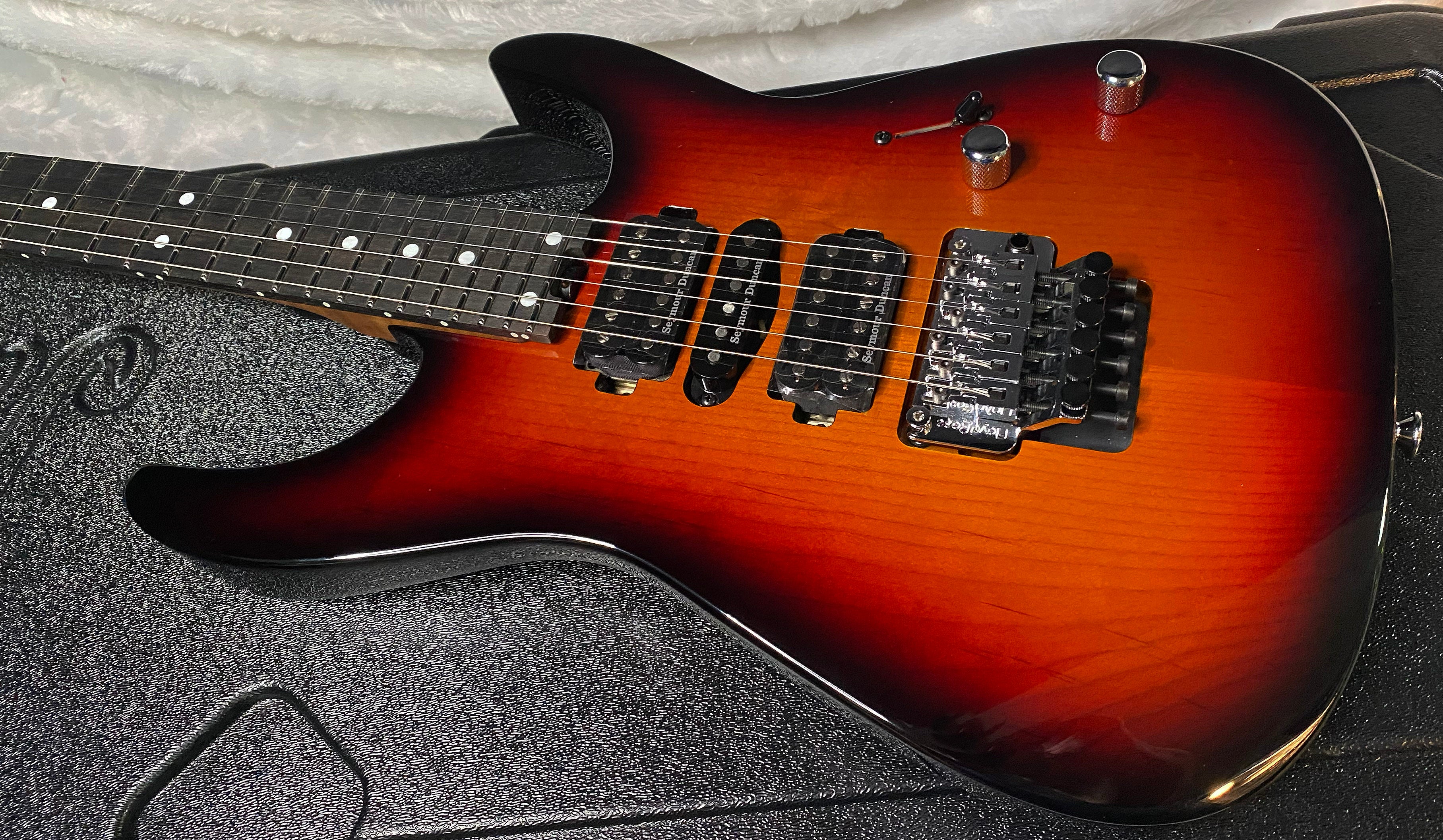 NEW ! Jackson Custom Shop Dinky HSH - Roasted Maple Neck & Ebony Fretboard - DK - Sunburst - Authorized Dealer - 8.1 lbs - G06693
