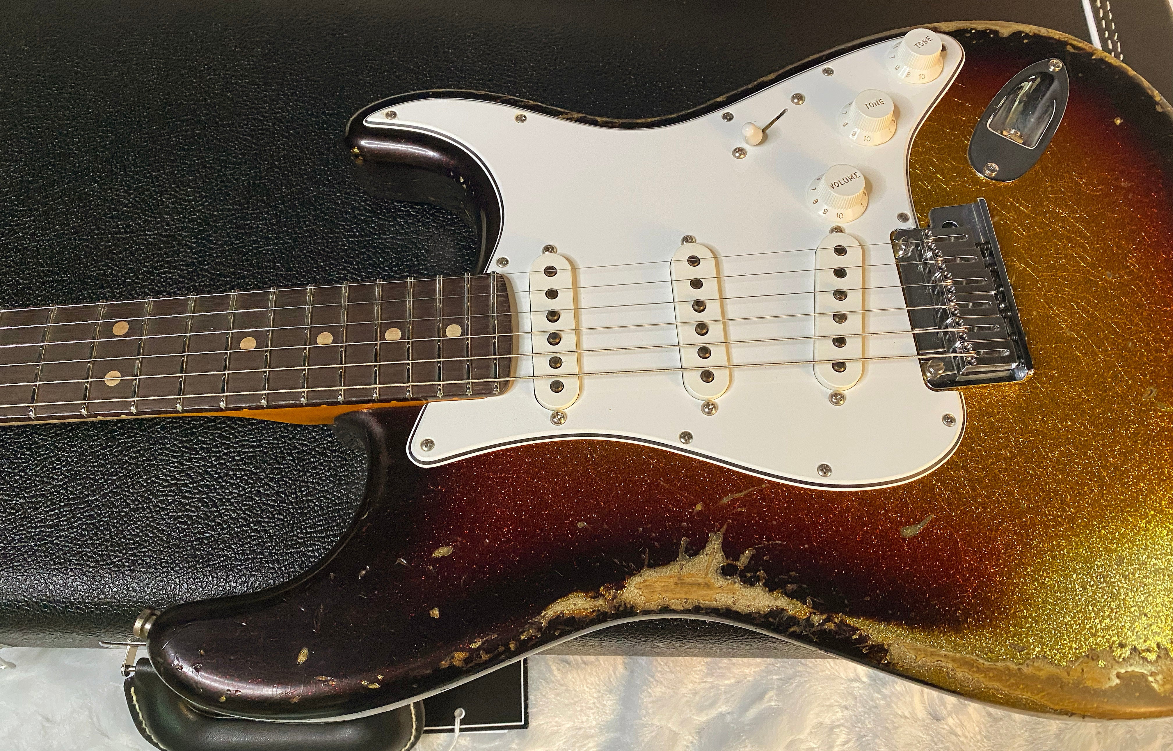 NEW! Fender Custom Shop Custom Deluxe Stratocaster Heavy Relic - Ash Body - 3-Tone Sunburst Sparkle - Matching Peg Head - Authorized Dealer - 7.9 lbs - G05871