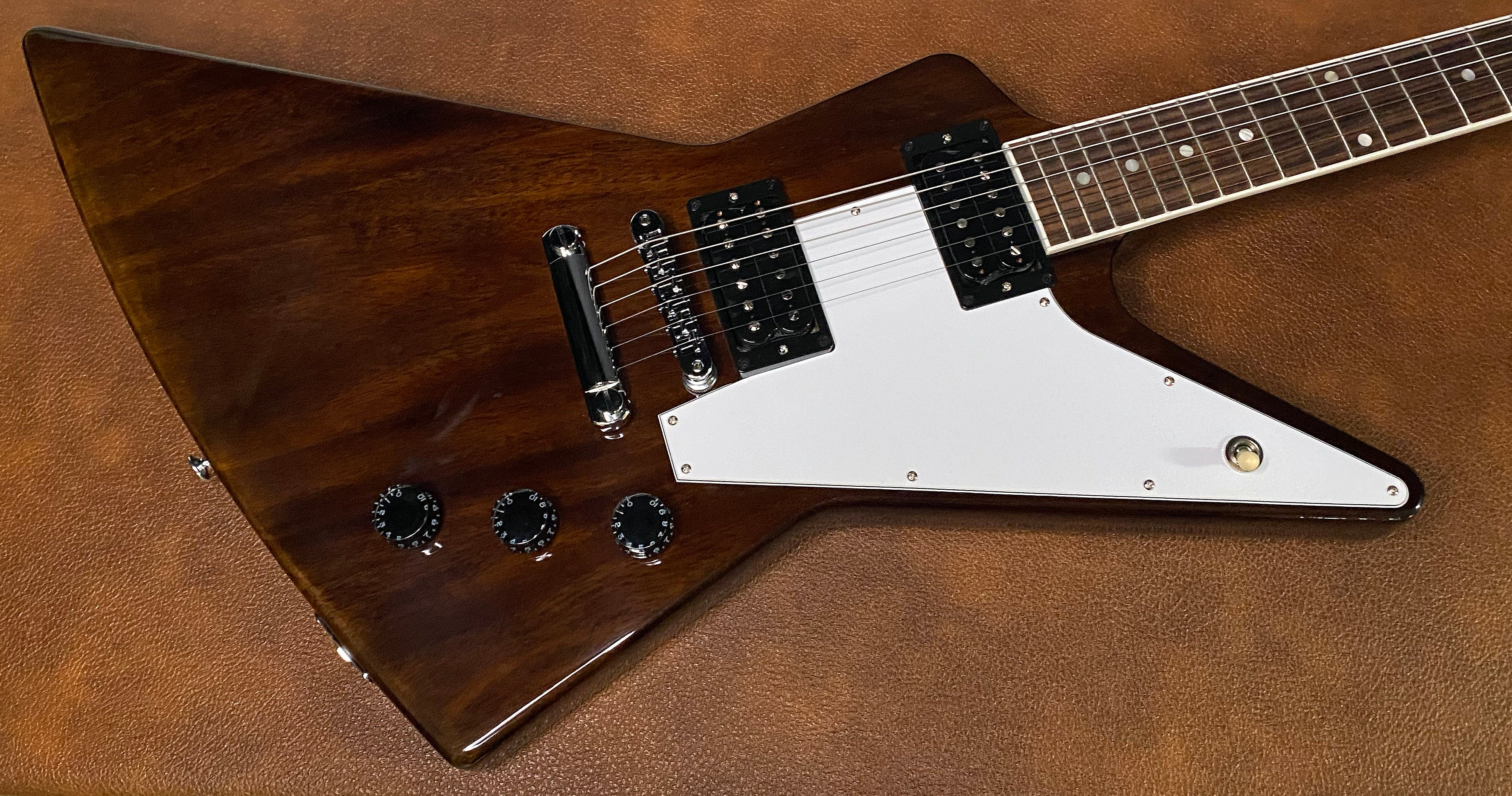 NEW! Gibson '70s Explorer - Dark Walnut - Authorized Dealer - Only 7.25lbs - G07321