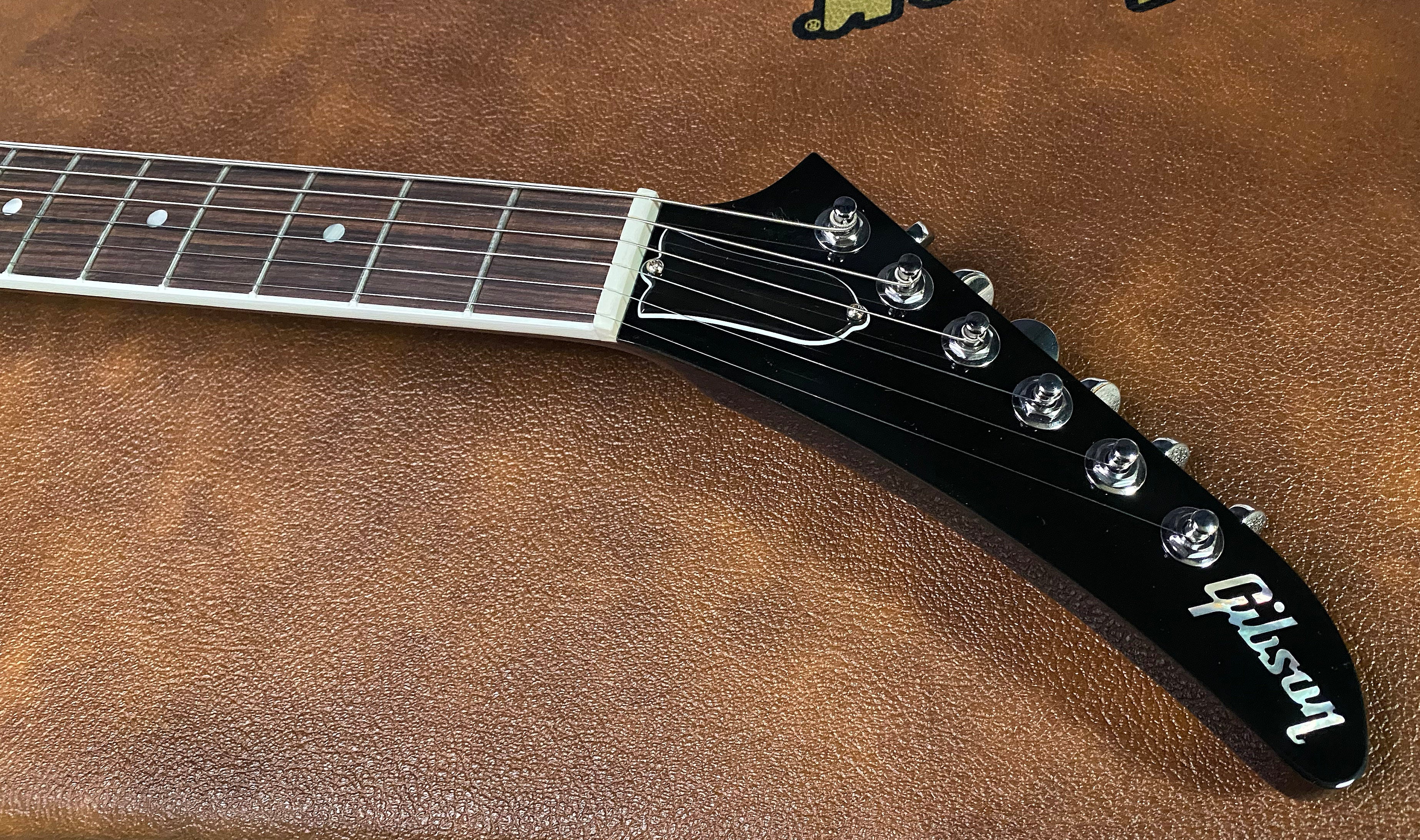 NEW! Gibson '70s Explorer - Dark Walnut - Authorized Dealer - Only 7.25lbs - G07321
